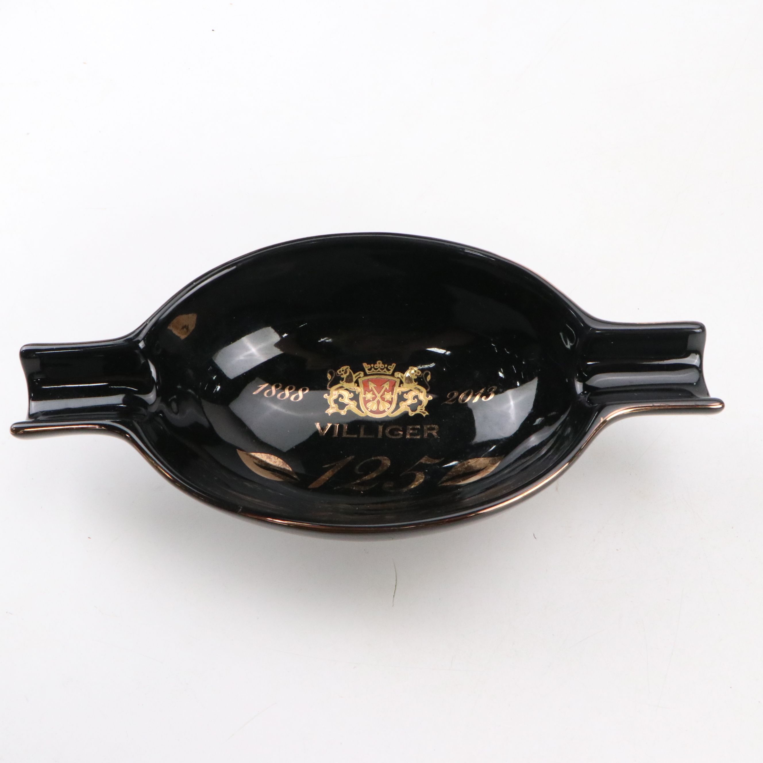 Carved Wood Cigarette Box, Japanese Modernist Mugs, and More Décor