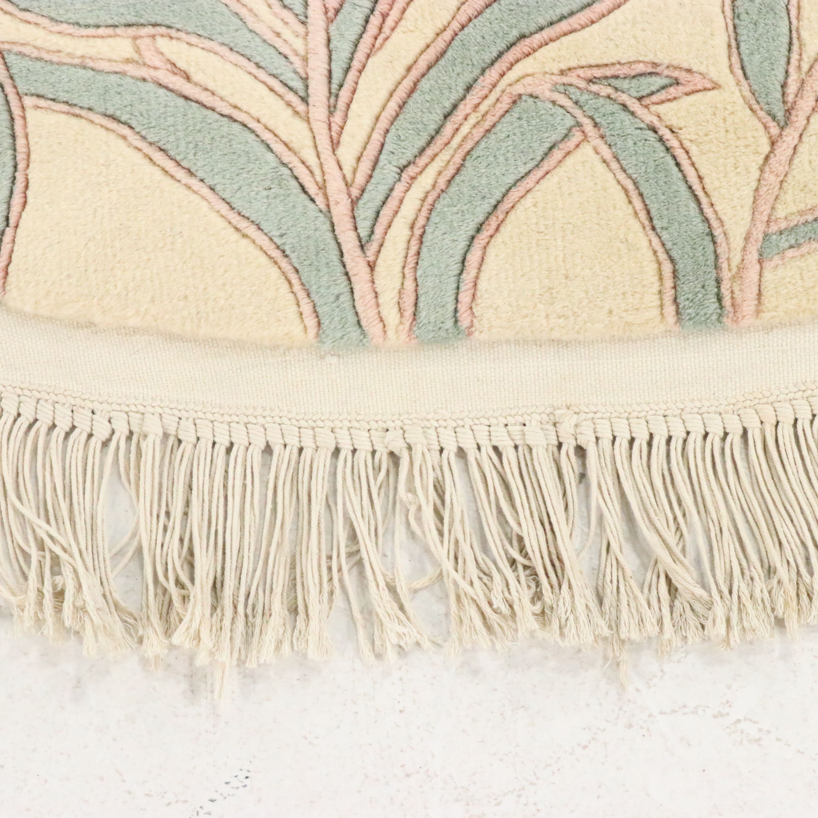 5'9 Round Hand-Knotted Chinese Peking Area Rug