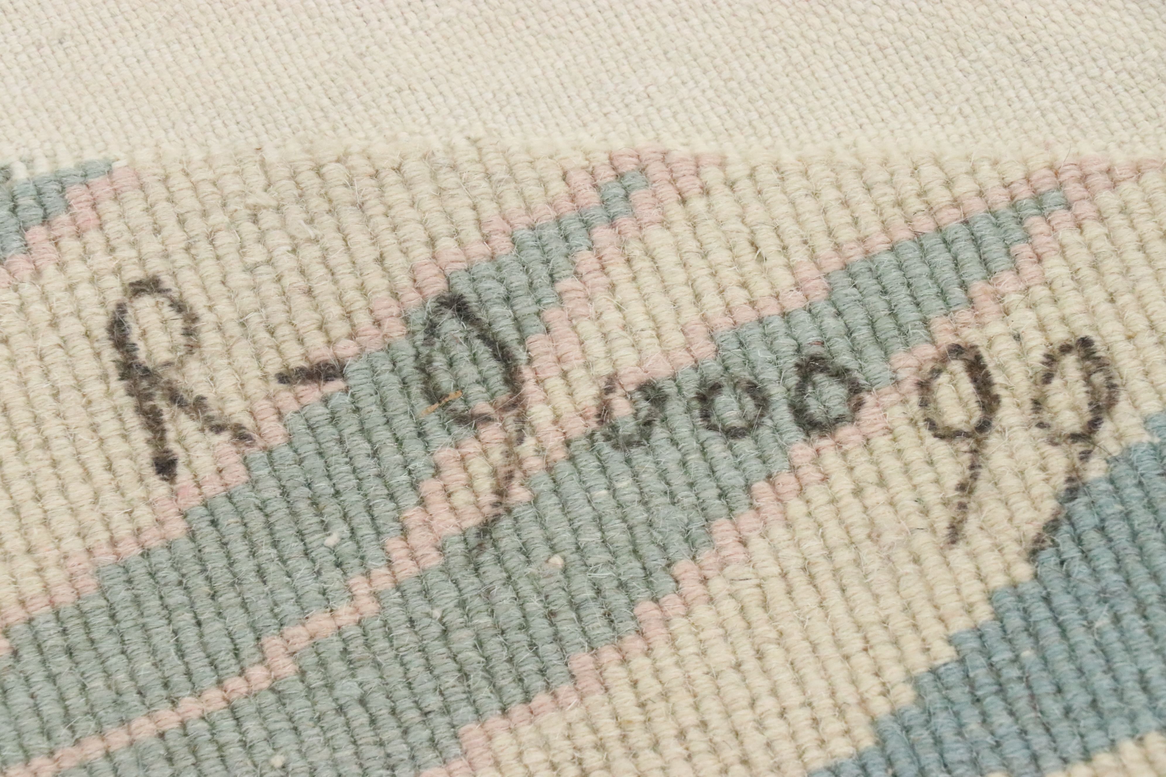 5'9 Round Hand-Knotted Chinese Peking Area Rug