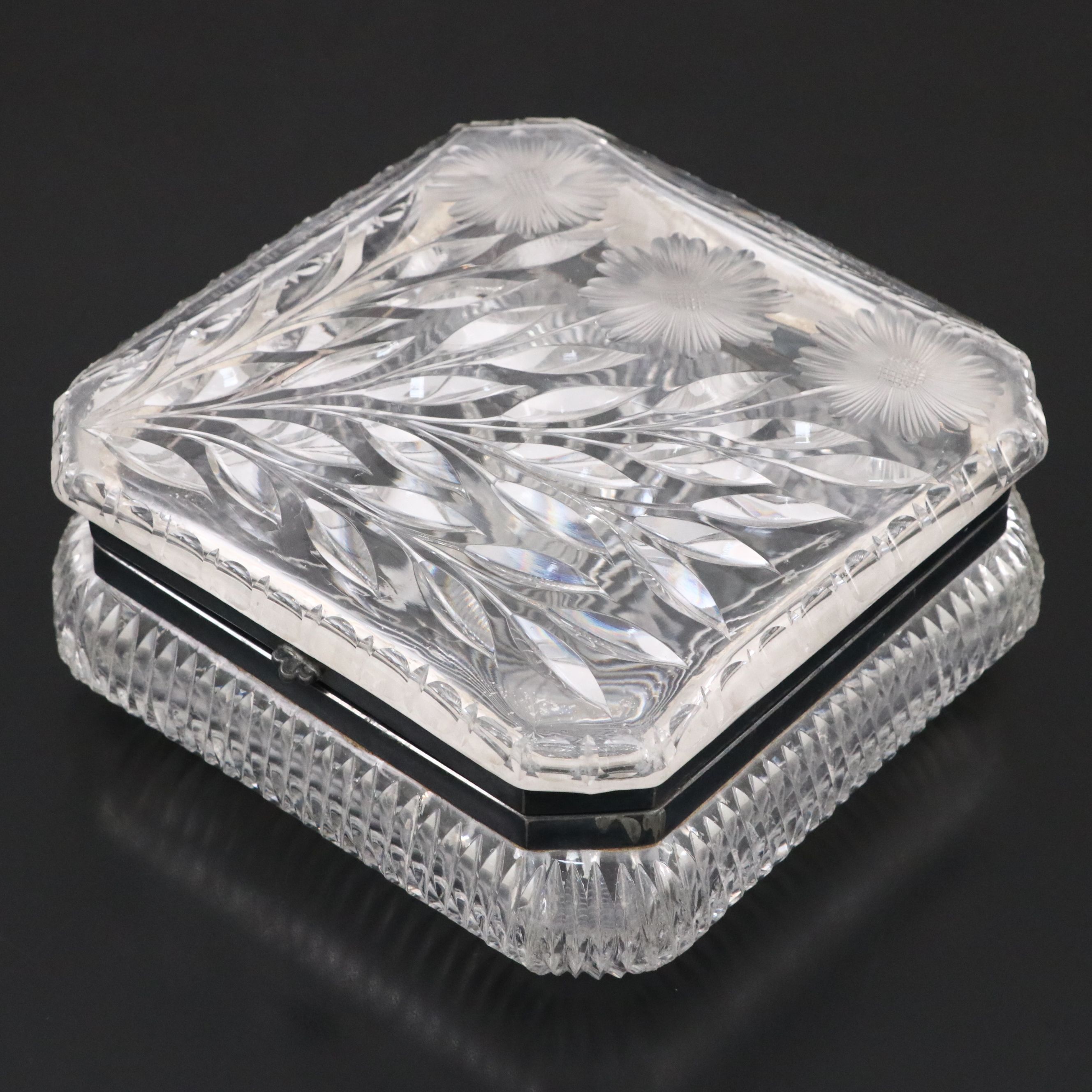American Brilliant Style Cut Glass Covered Box, Early 20th Century
