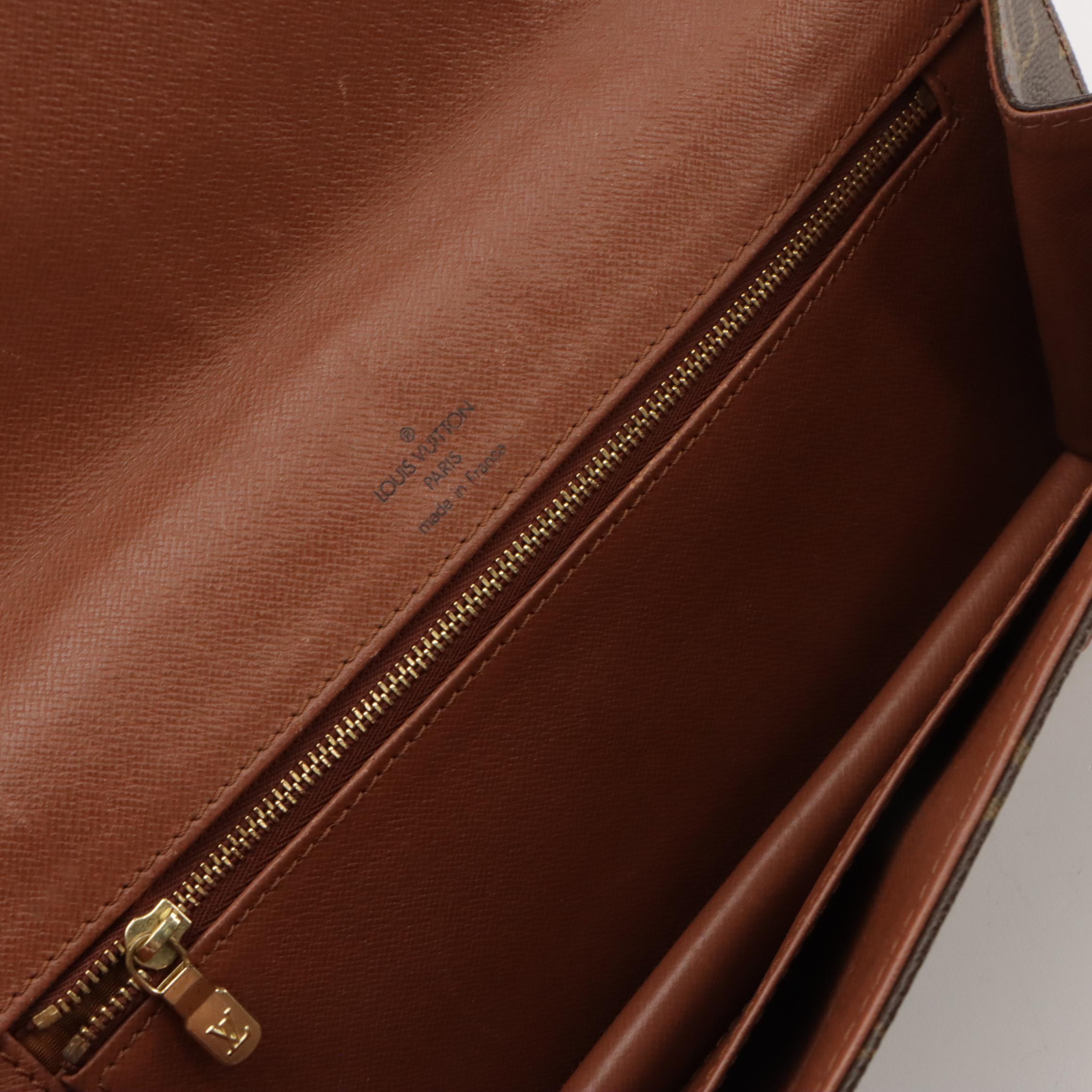 Louis Vuitton Pochette Dame Clutch in Monogram Canvas and Leather