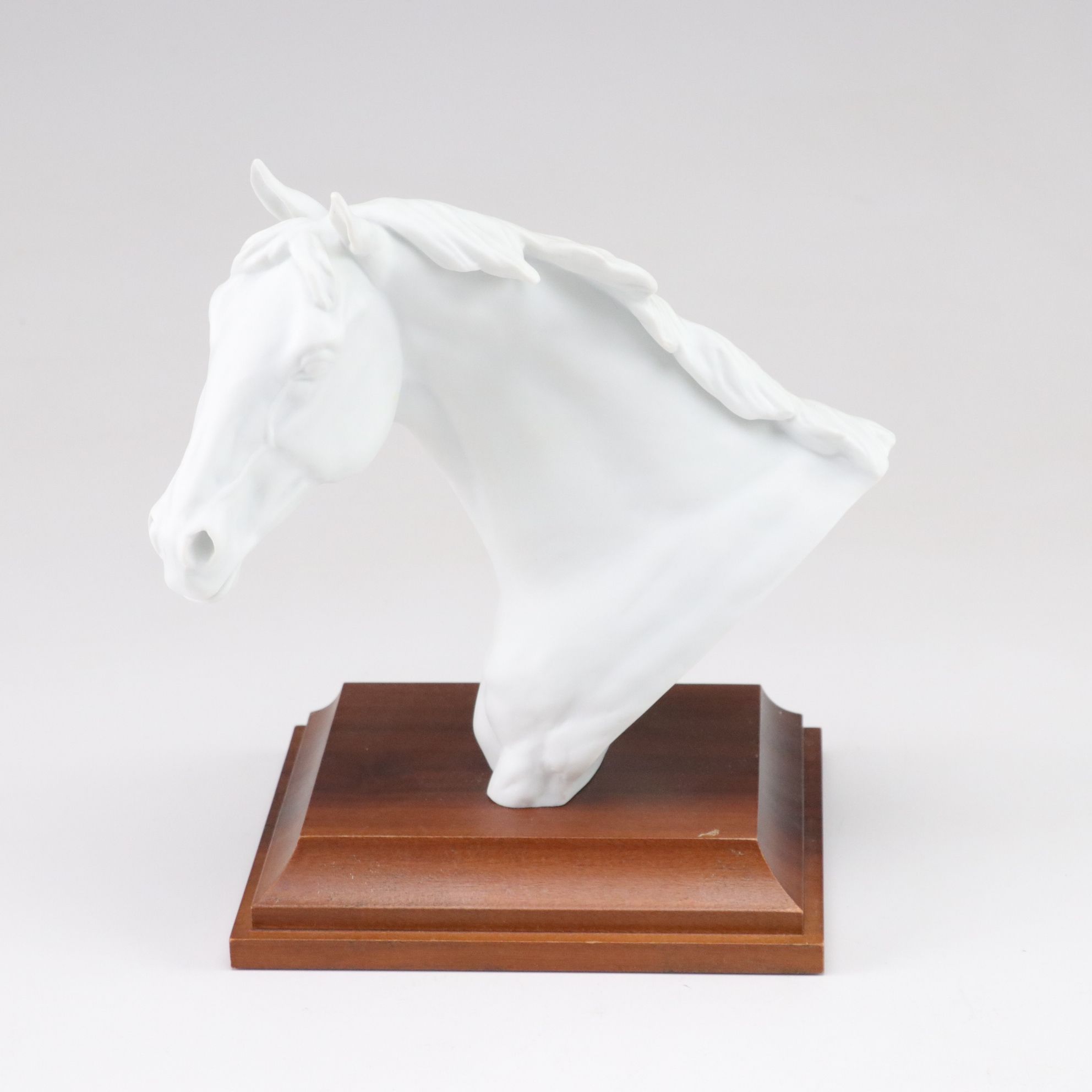 Franklin Mint Hand-Painted Porcelain Figurine "Racing the Wind" and Kaiser Horse