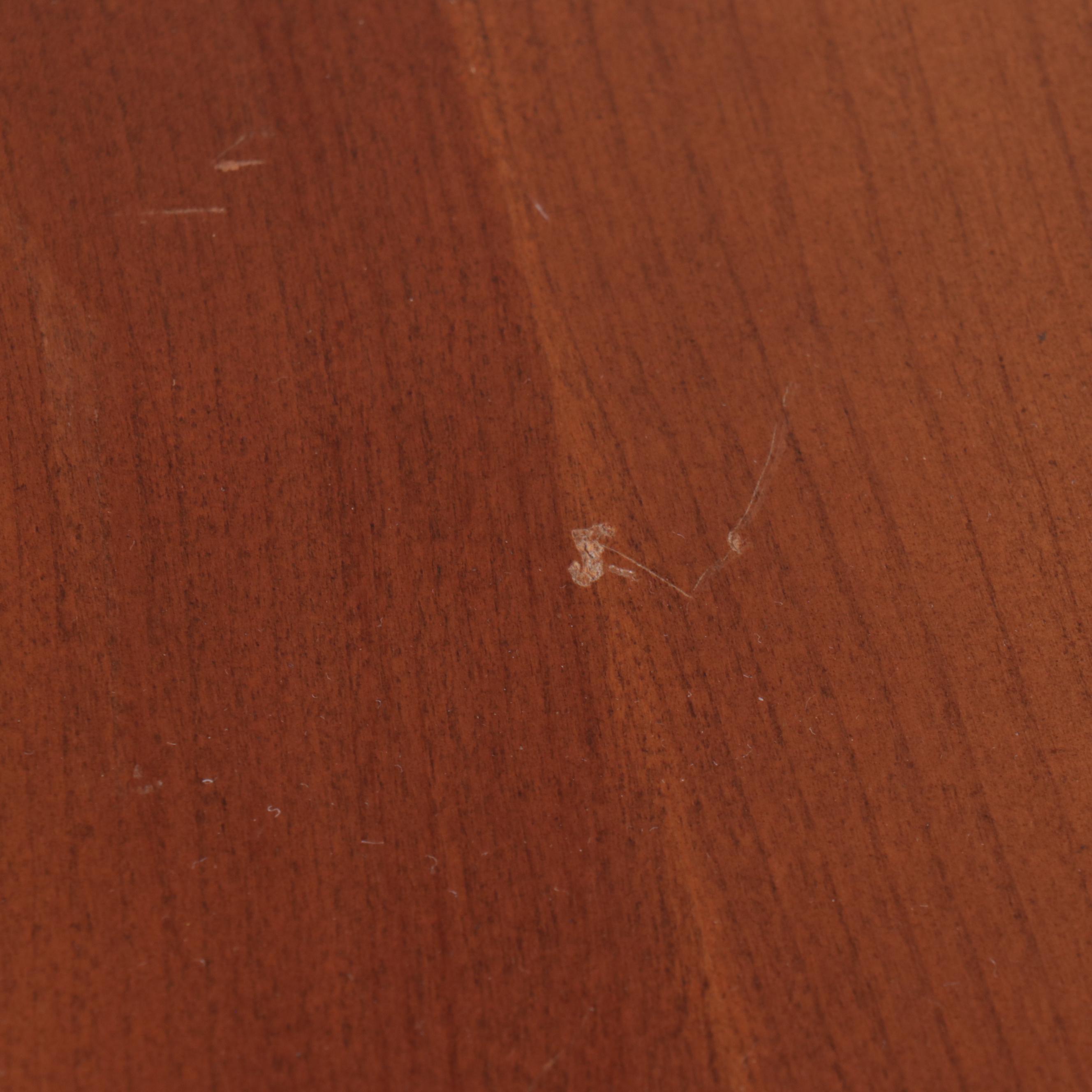 Monitor American Emblem Queen Anne Style Cherry Dining Table, Mid-Late 20th C.