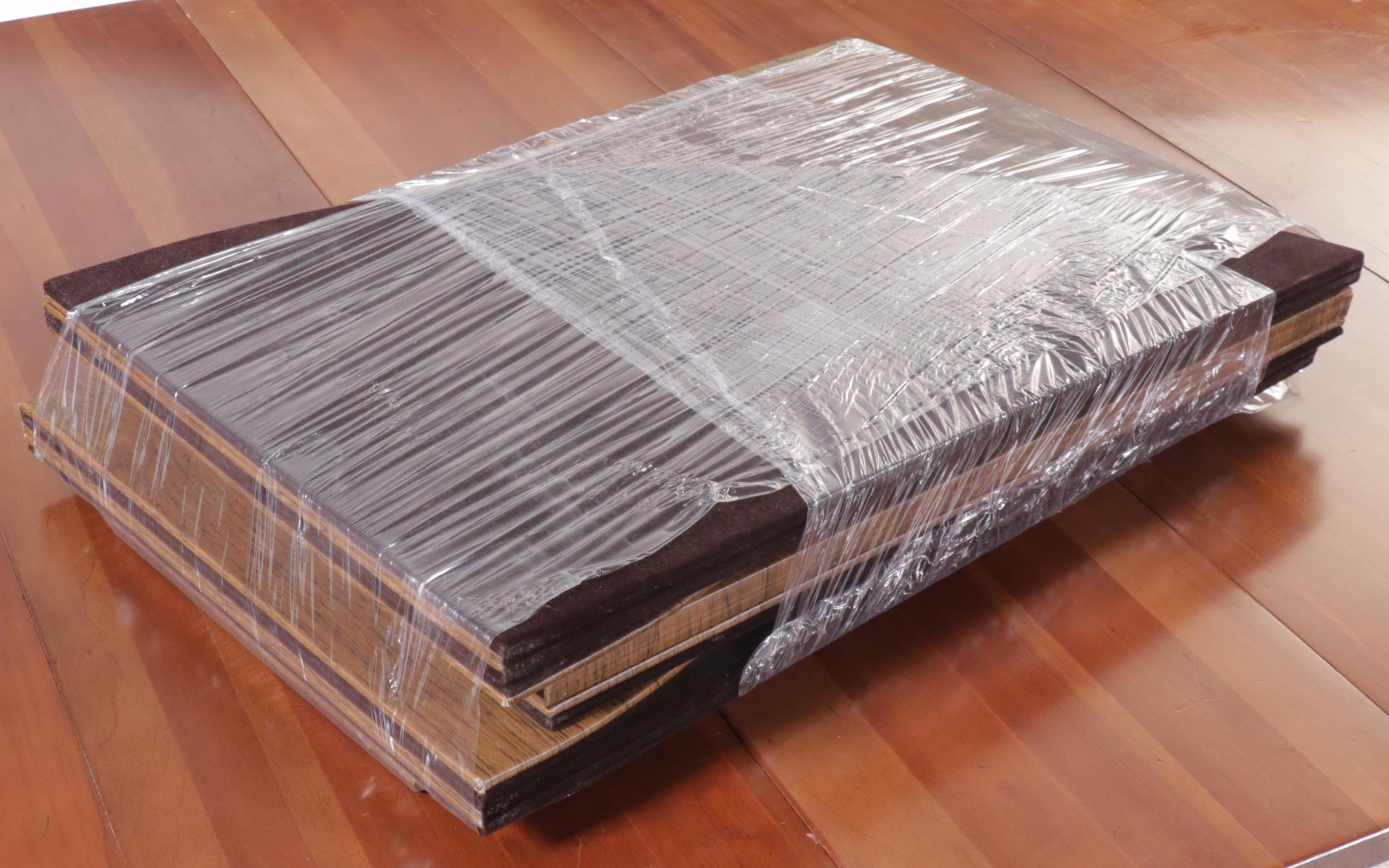 Monitor American Emblem Queen Anne Style Cherry Dining Table, Mid-Late 20th C.