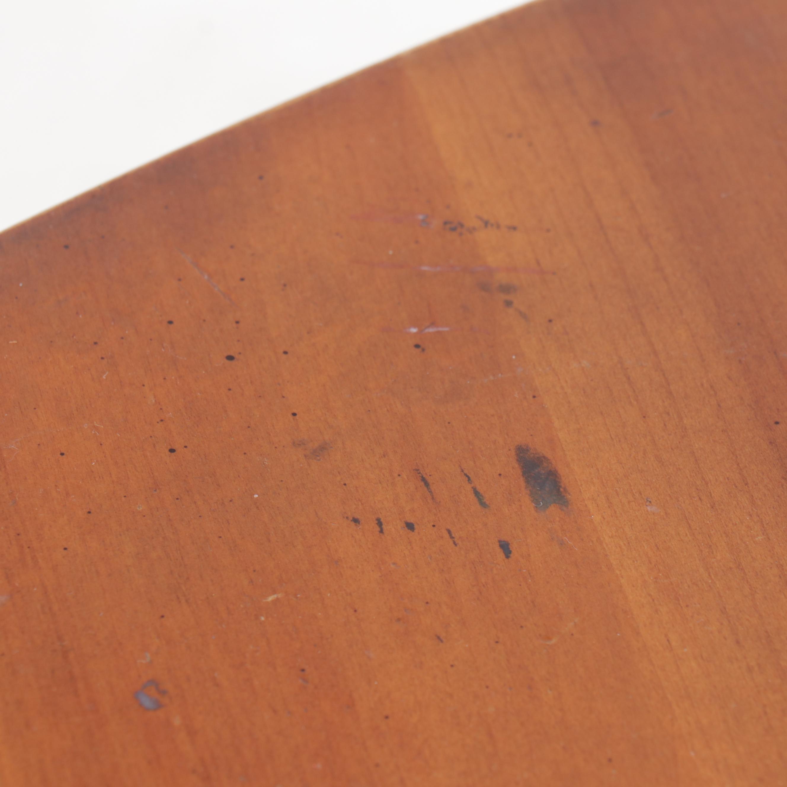 Monitor American Emblem Queen Anne Style Cherry Dining Table, Mid-Late 20th C.