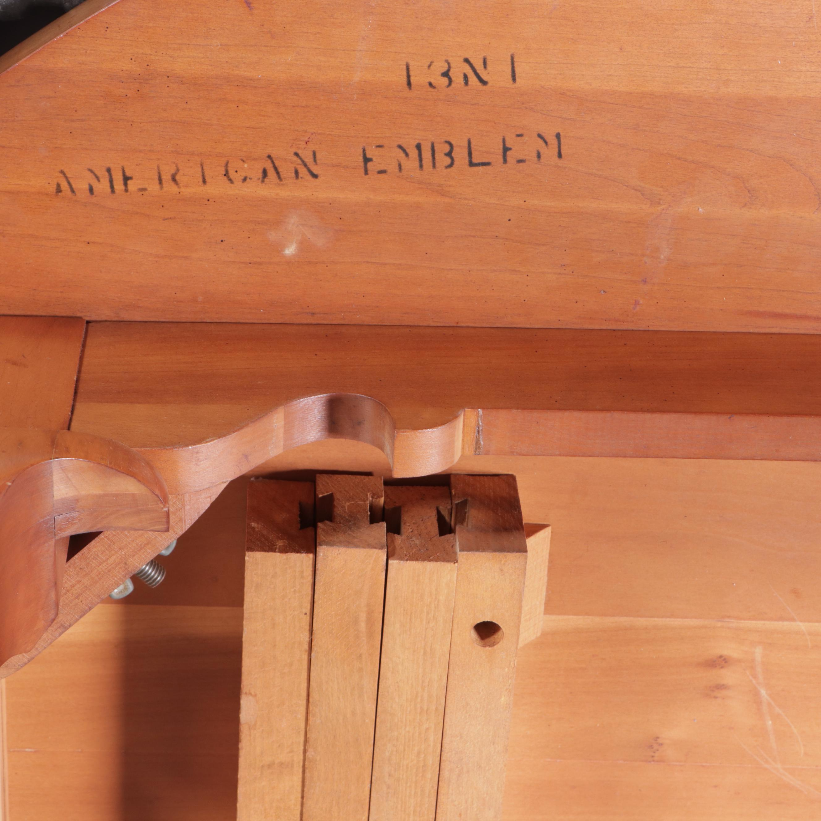 Monitor American Emblem Queen Anne Style Cherry Dining Table, Mid-Late 20th C.
