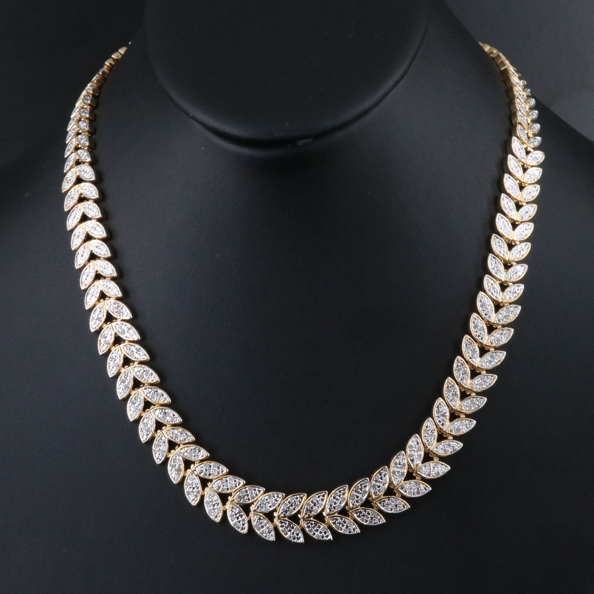 Graduated Diamond Laurel Necklace