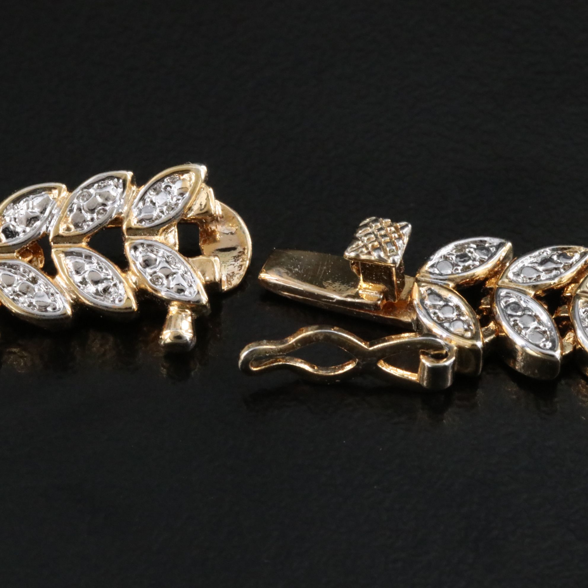 Graduated Diamond Laurel Necklace