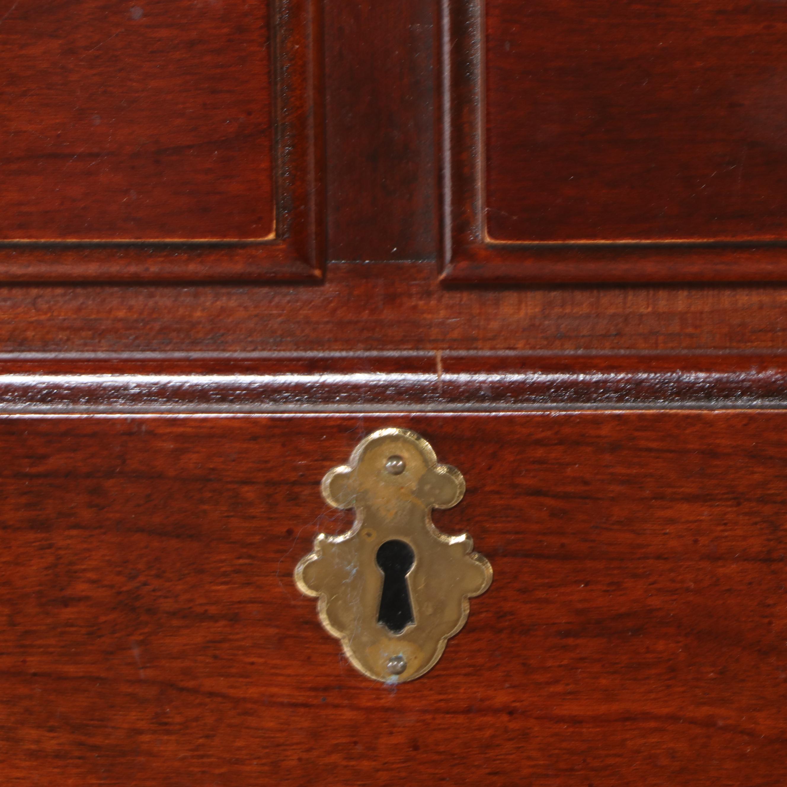 Drexel Chippendale Style Mahogany Finish Chest of Drawers