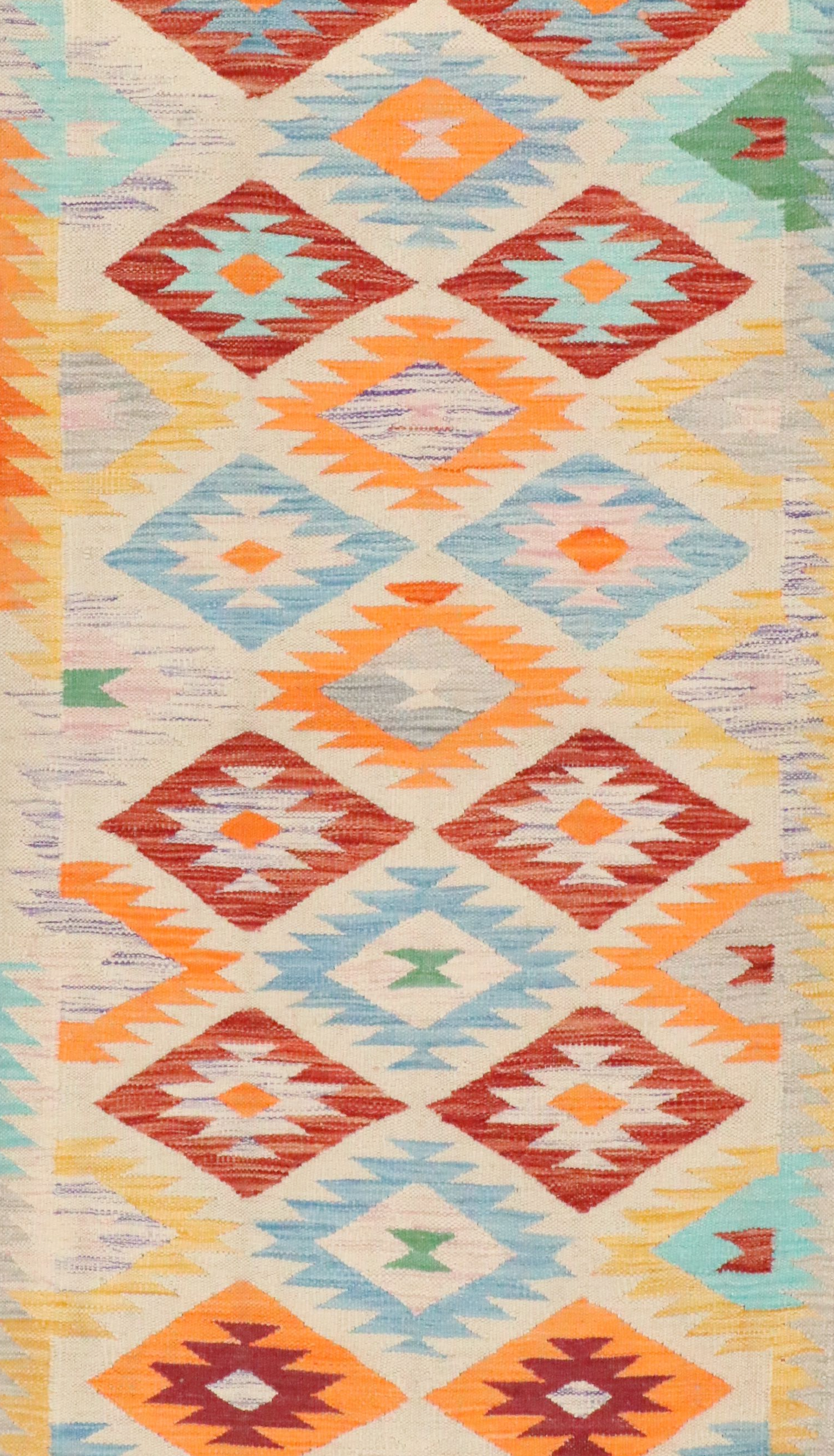 2'8 x 8' Handwoven Pakistani Kilim Carpet Runner