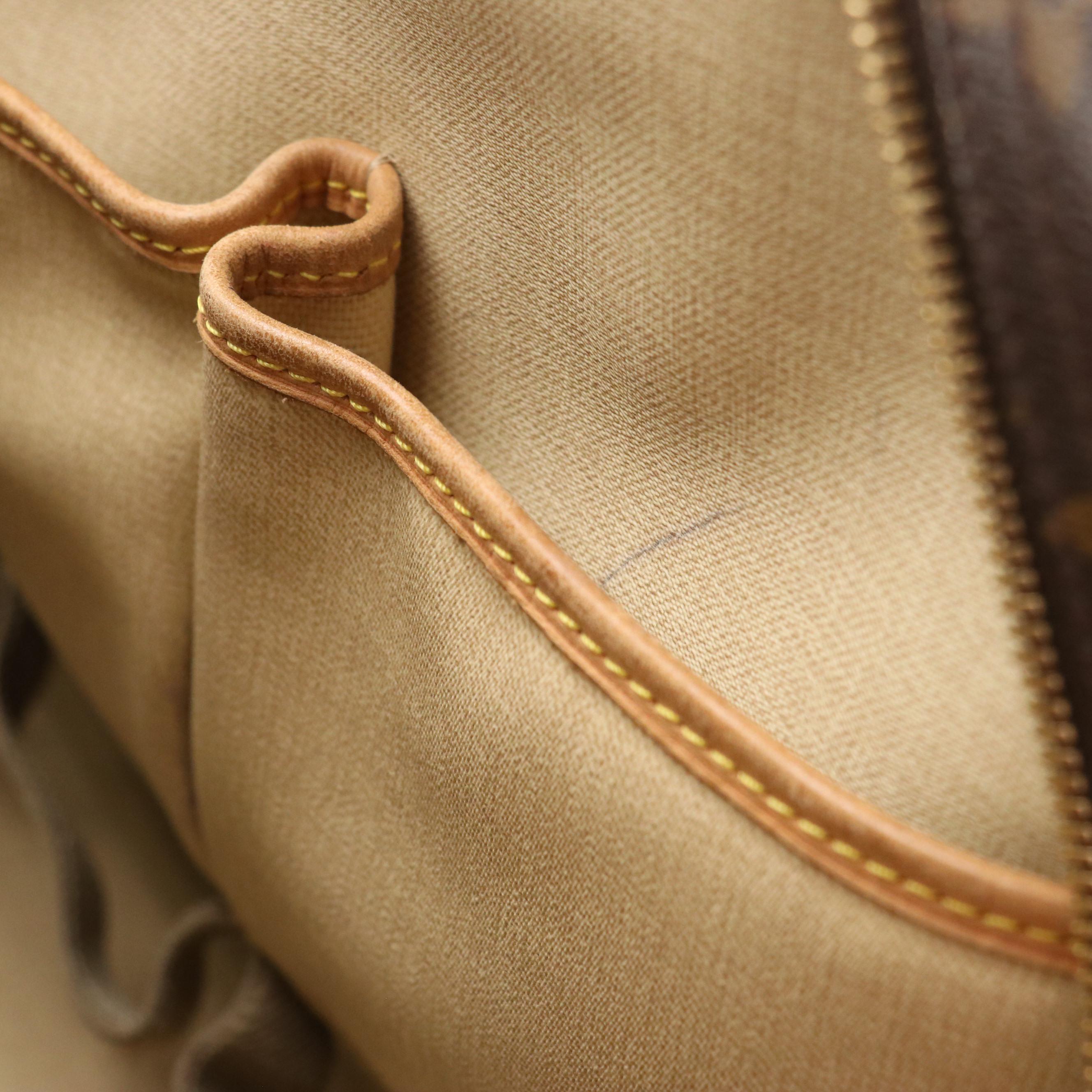 Louis Vuitton Deauville Handbag in Monogram Canvas and Vachetta Leather