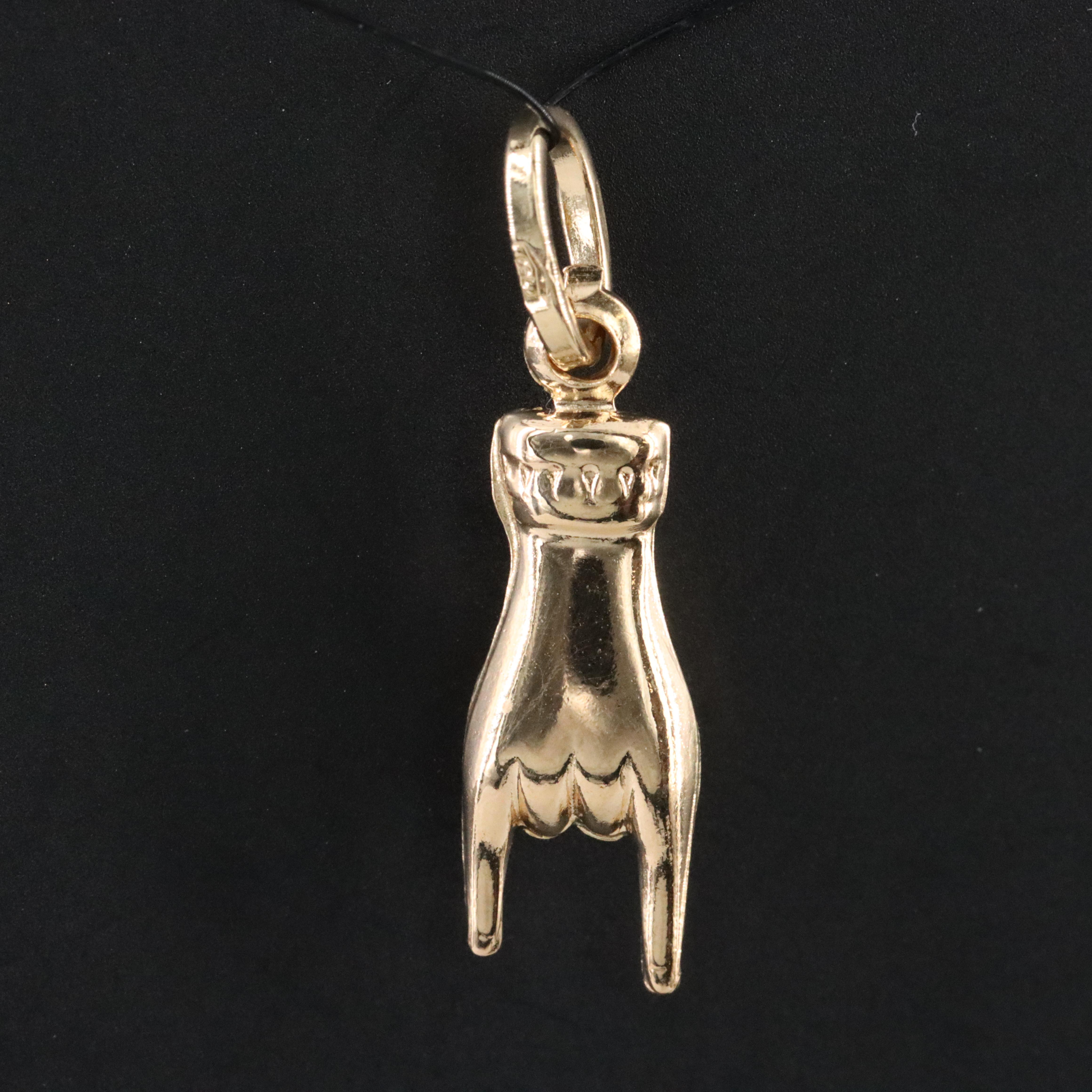 18K Le Corna (Sign of the Horns) Charm Pendant