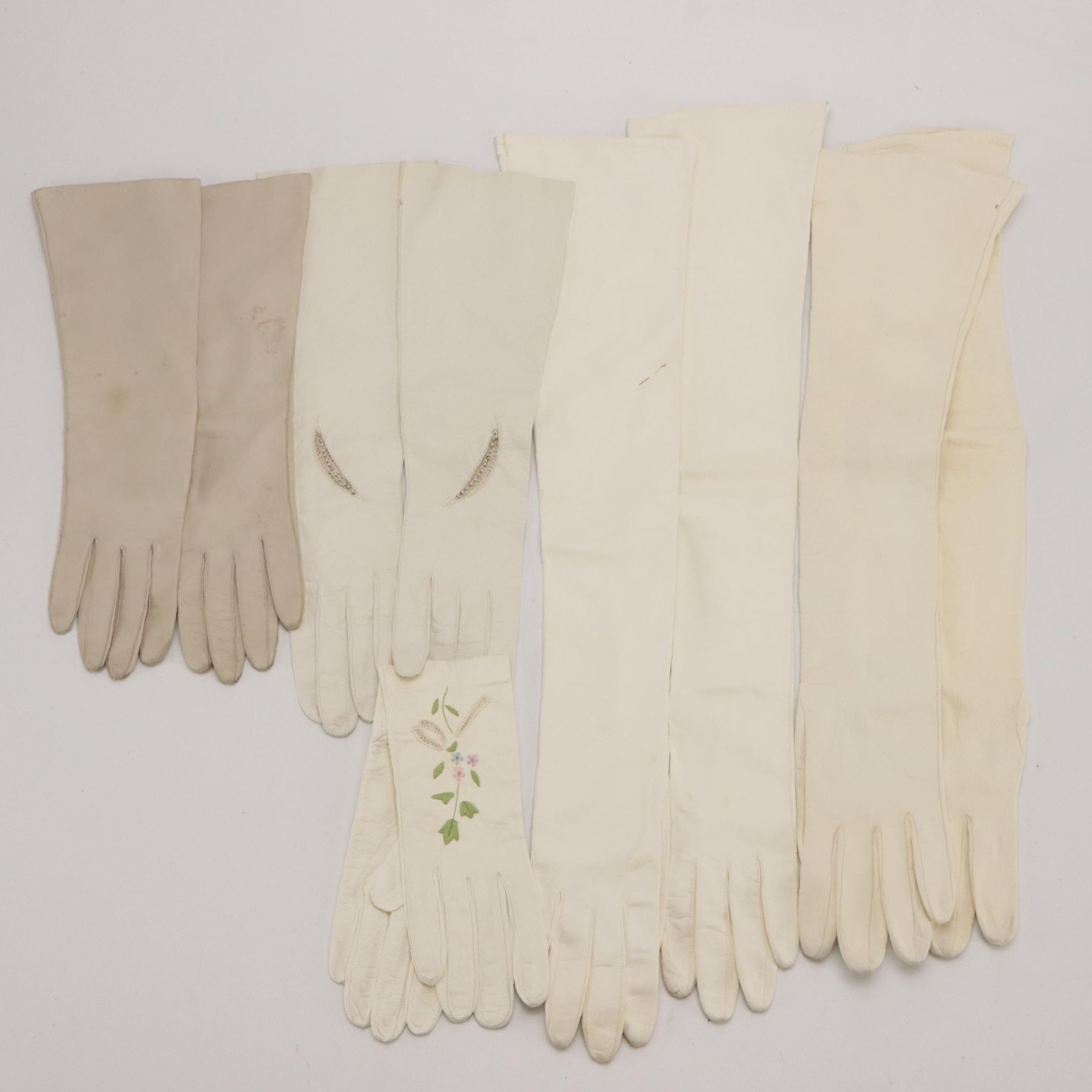 Assorted Length Lambskin Leather Gloves Featuring Kislav
