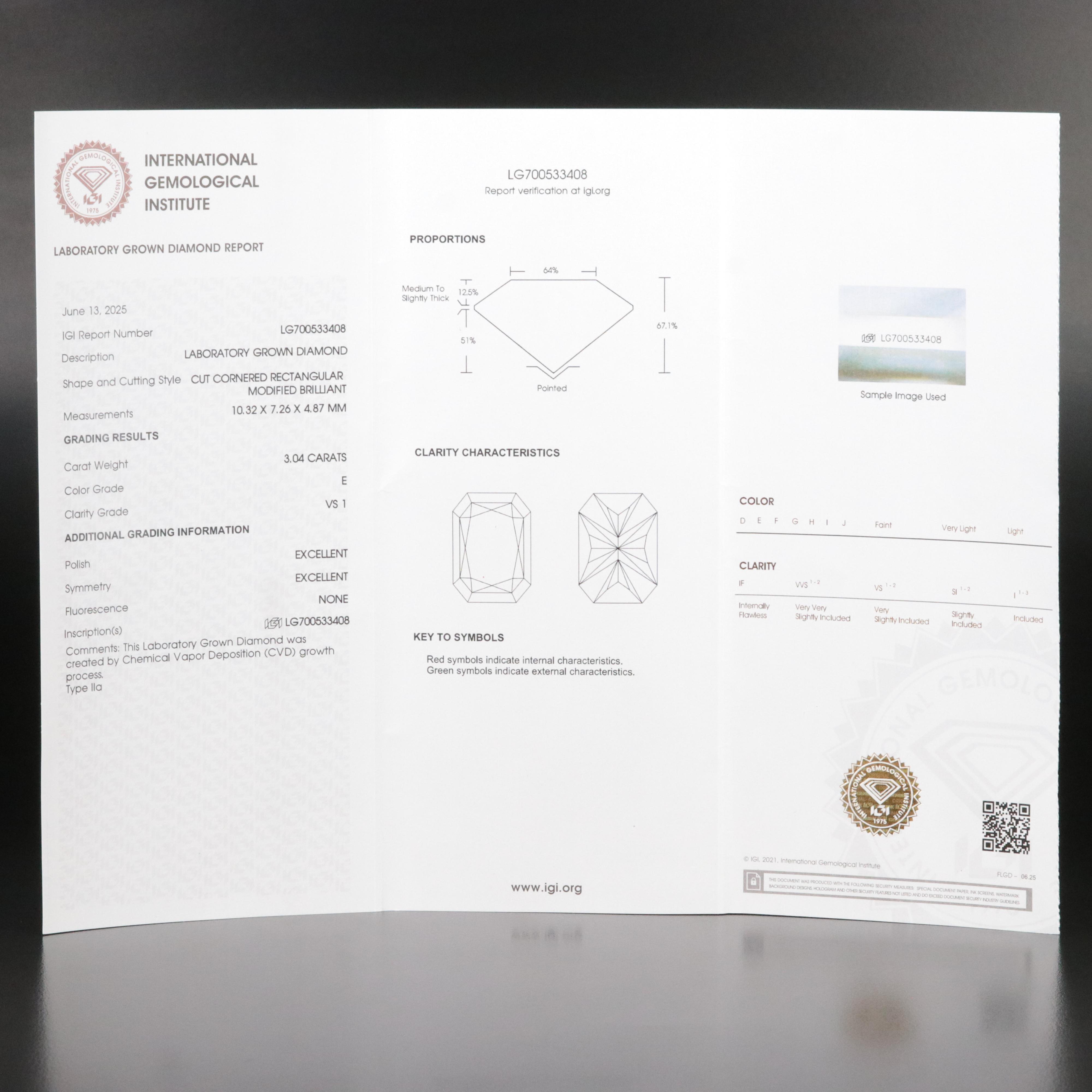 18K 3.04 CT Lab Grown Diamond Pendant with IGI Report