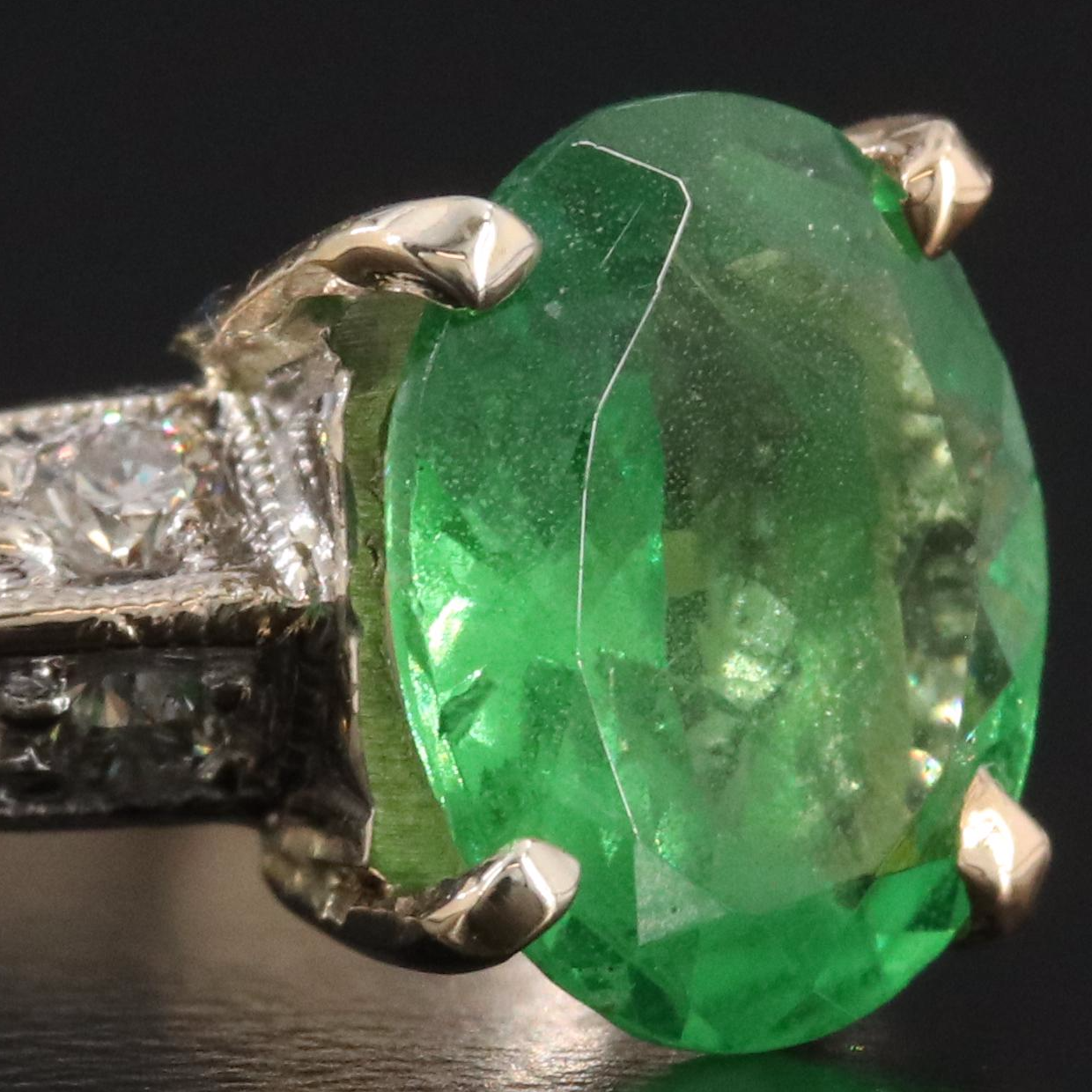 18K 1.59 CT Tsavorite and Diamond Ring