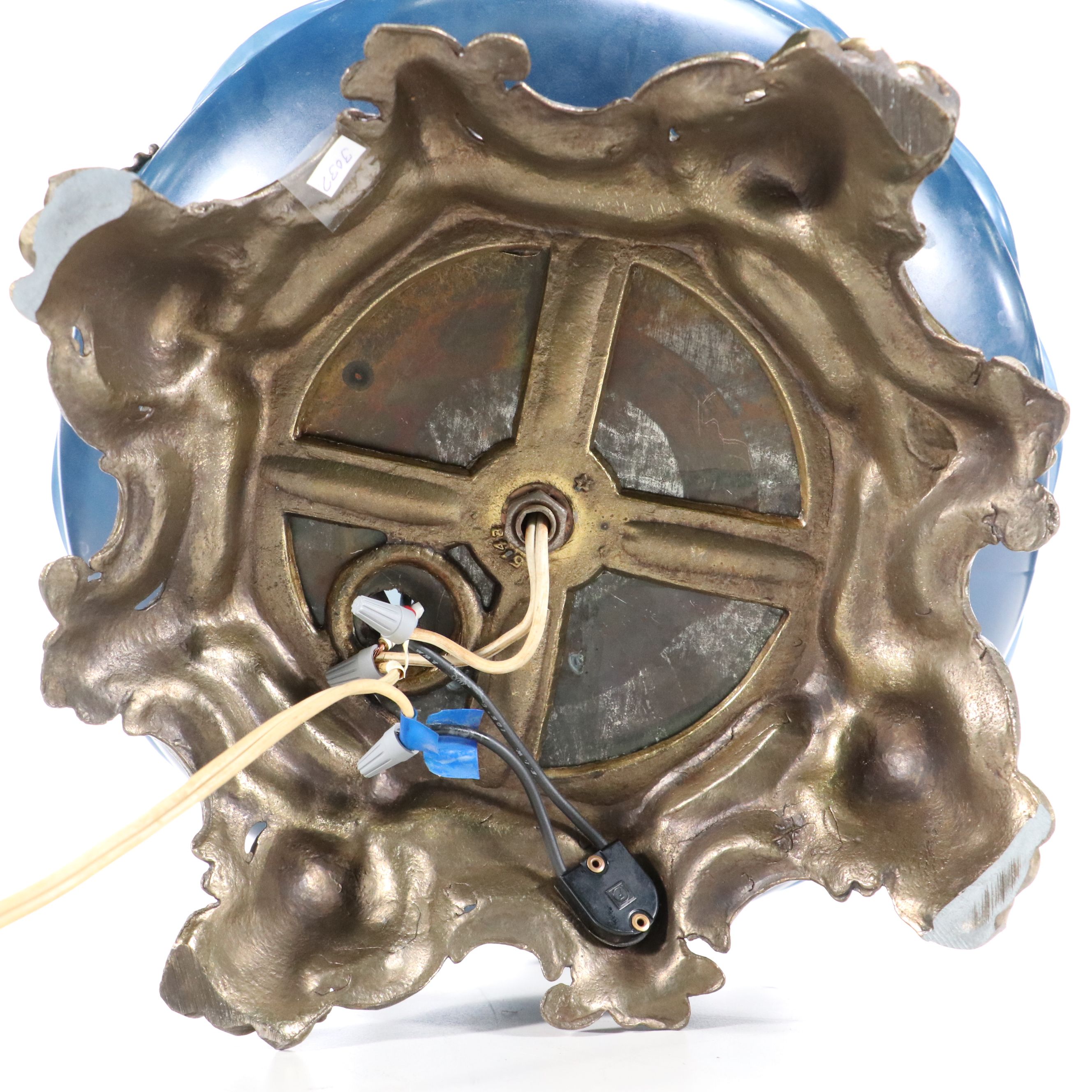 Hollywood Regency Style Gilt Metal Roses on Blue Glass Parlor Lamp, Vintage