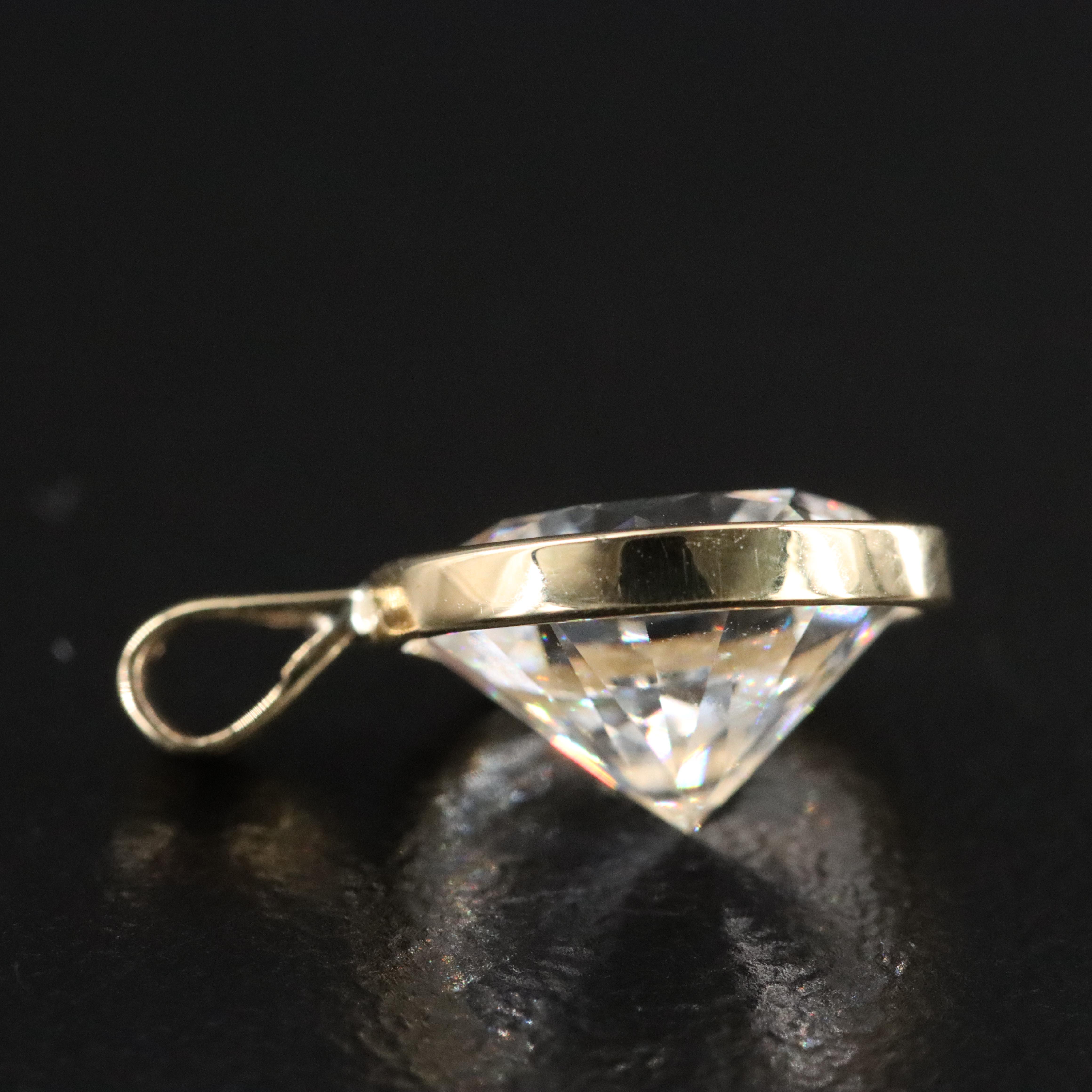 18K 3.05 CT Lab Grown Diamond Pendant with IGI Report