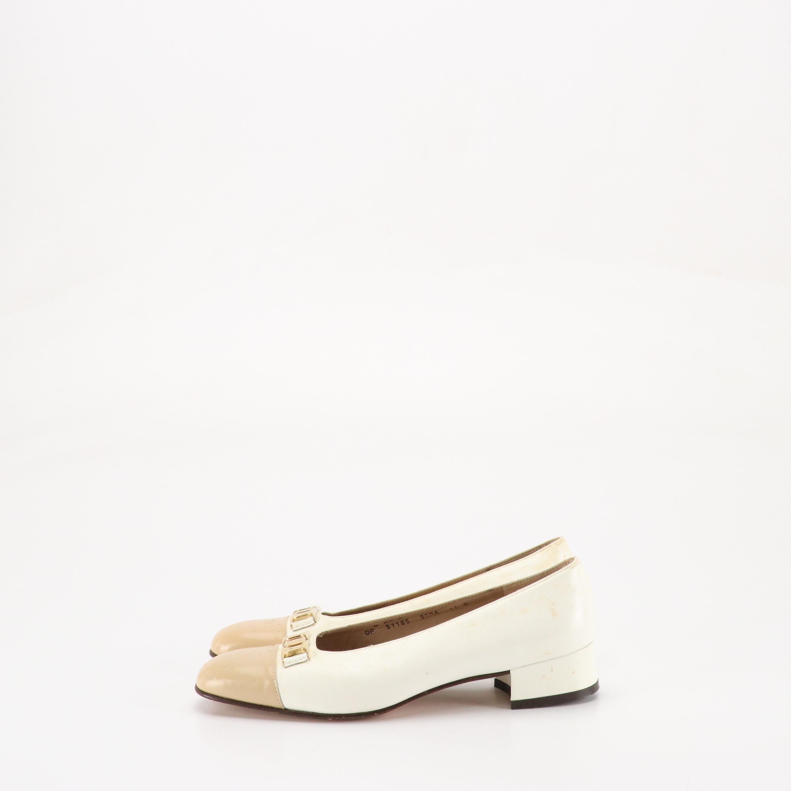 Salvatore Ferragamo Vintage Vara Bow and Gancini Low-Heeled Shoes in Leather