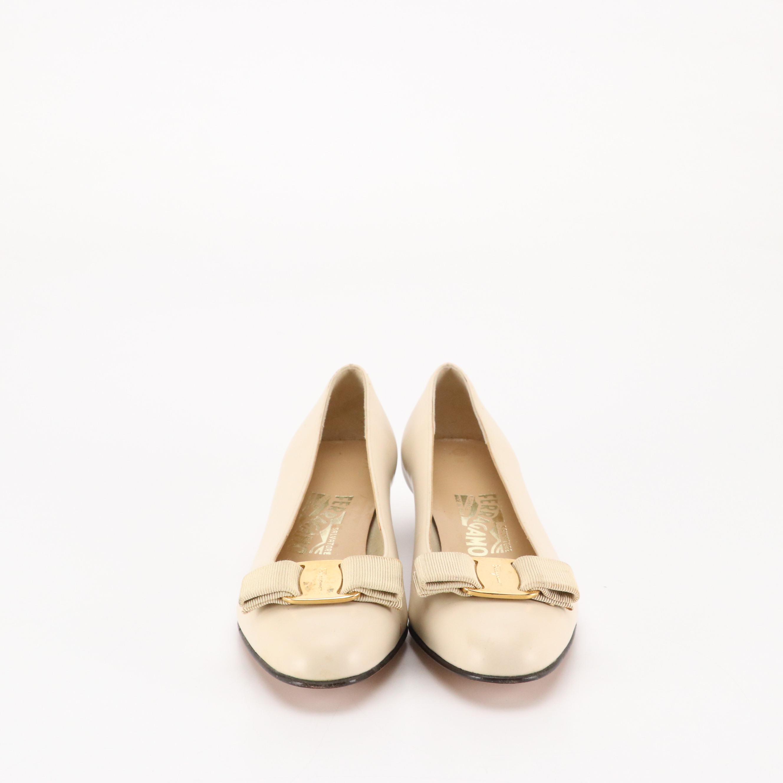 Salvatore Ferragamo Vintage Vara Bow and Gancini Low-Heeled Shoes in Leather