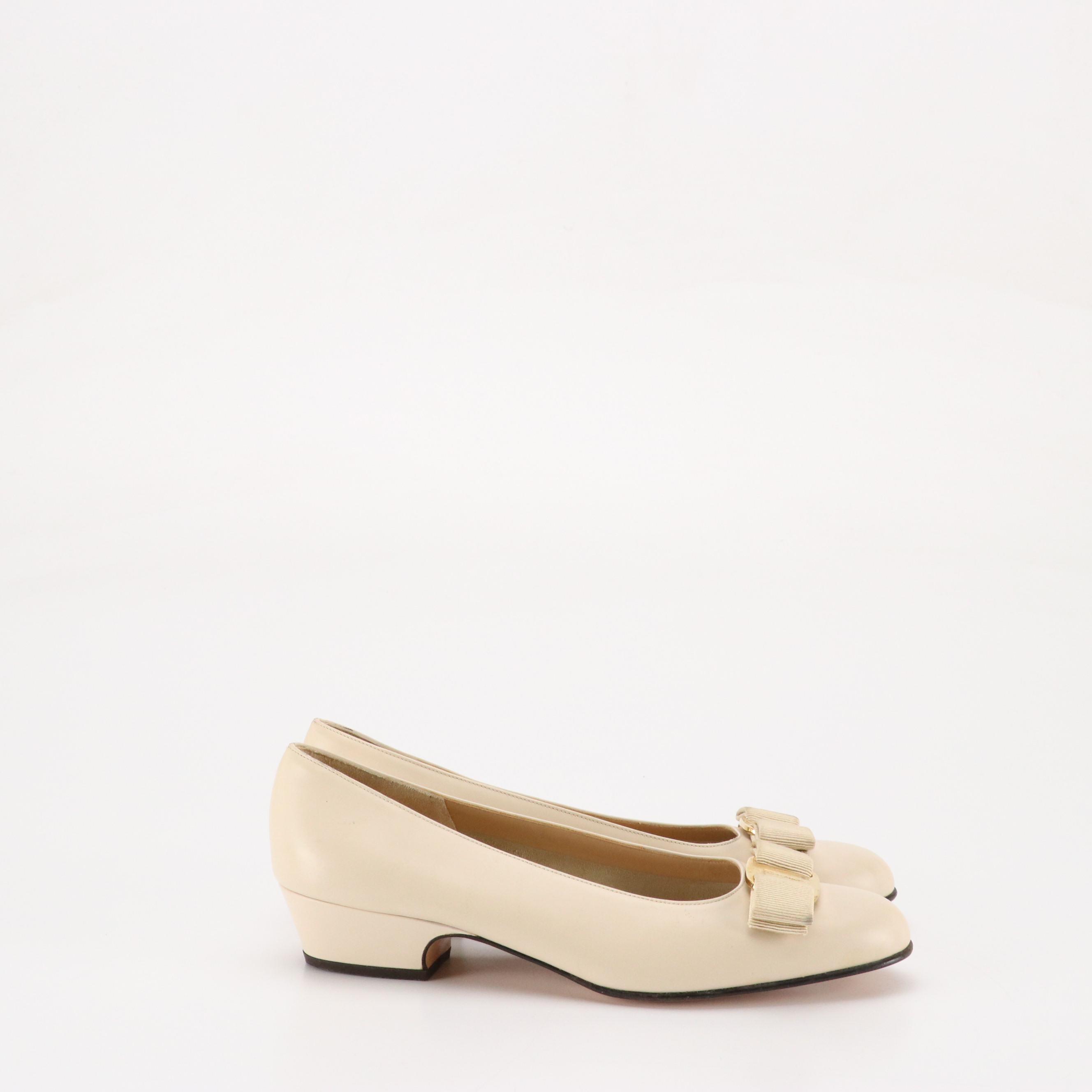 Salvatore Ferragamo Vintage Vara Bow and Gancini Low-Heeled Shoes in Leather