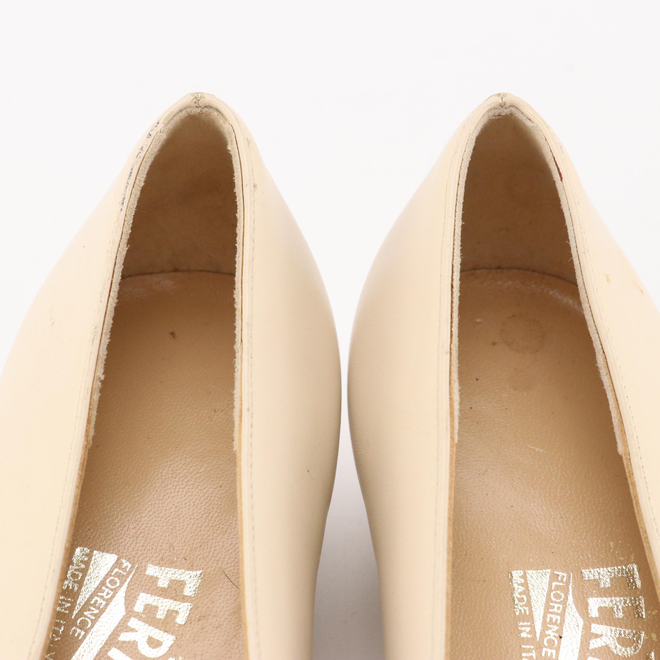 Salvatore Ferragamo Vintage Vara Bow and Gancini Low-Heeled Shoes in Leather