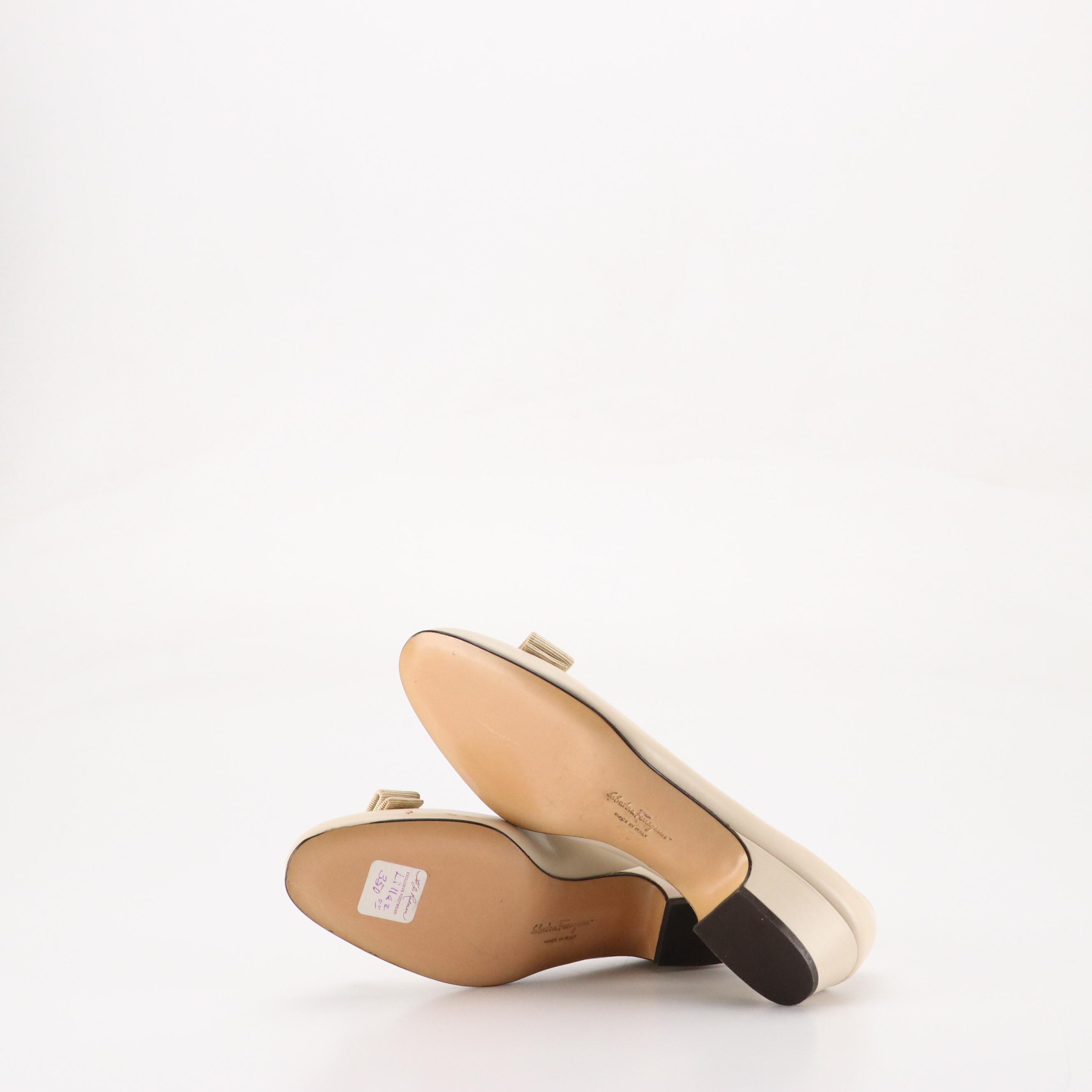 Salvatore Ferragamo Vintage Vara Bow and Gancini Low-Heeled Shoes in Leather