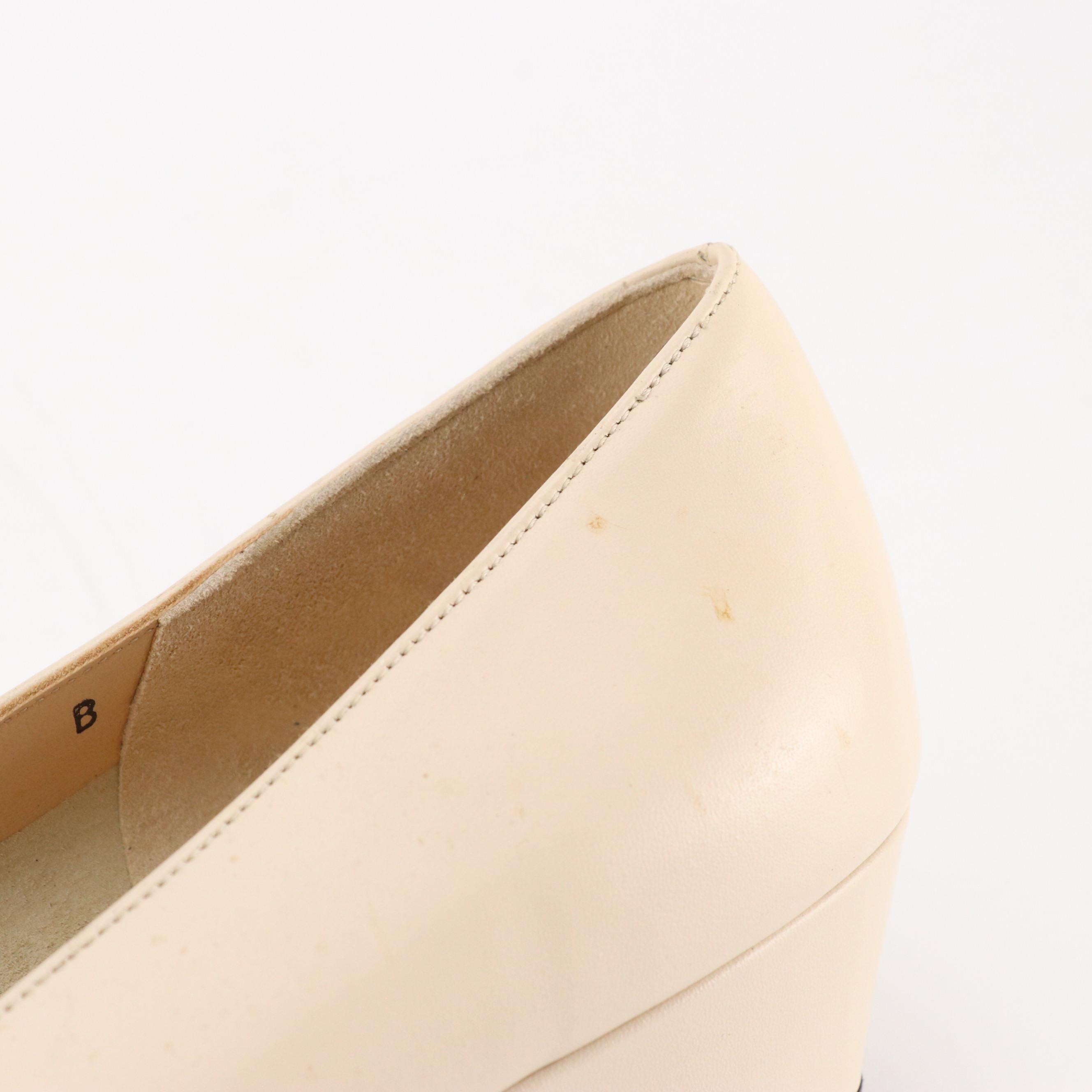 Salvatore Ferragamo Vintage Vara Bow and Gancini Low-Heeled Shoes in Leather