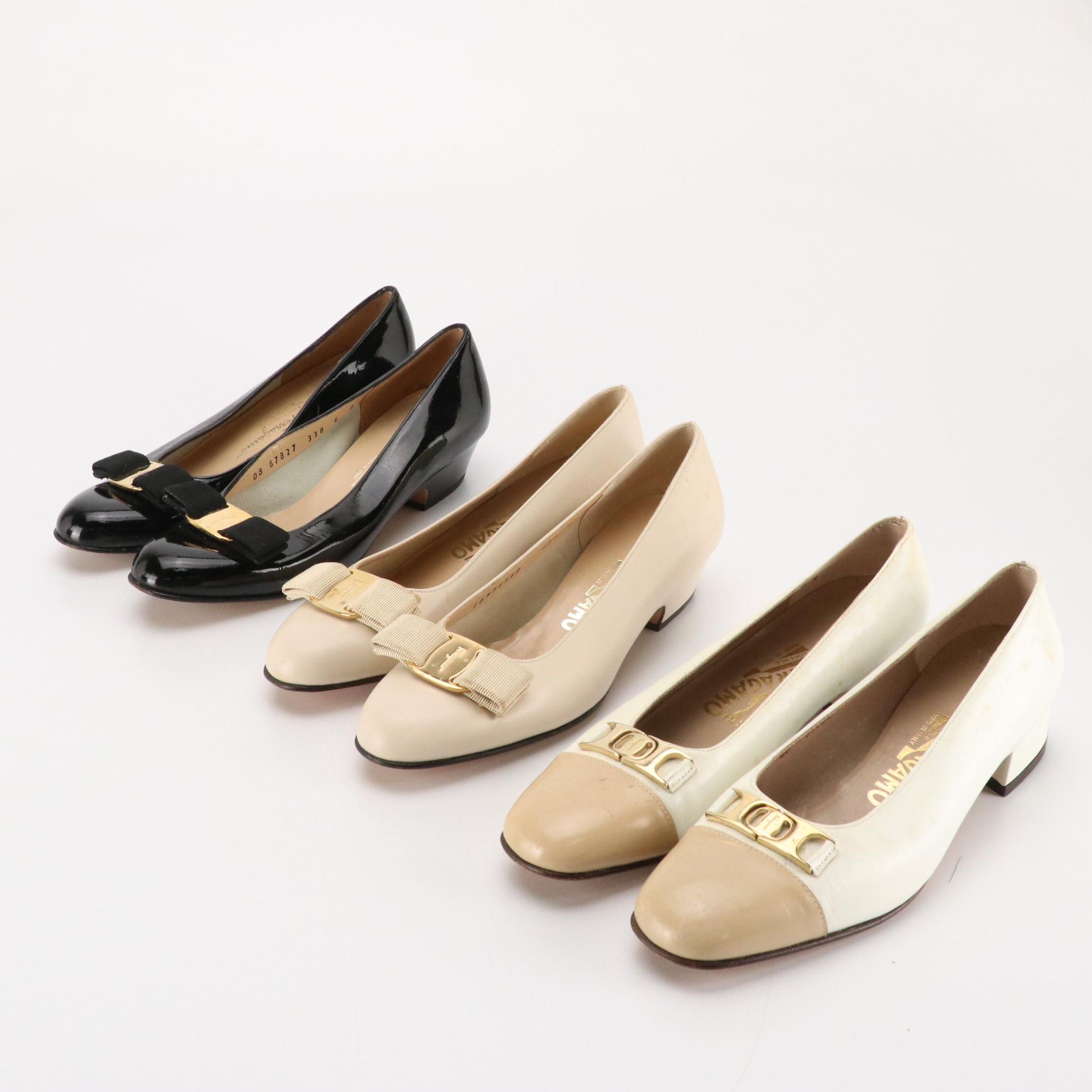 Salvatore Ferragamo Vintage Vara Bow and Gancini Low-Heeled Shoes in Leather