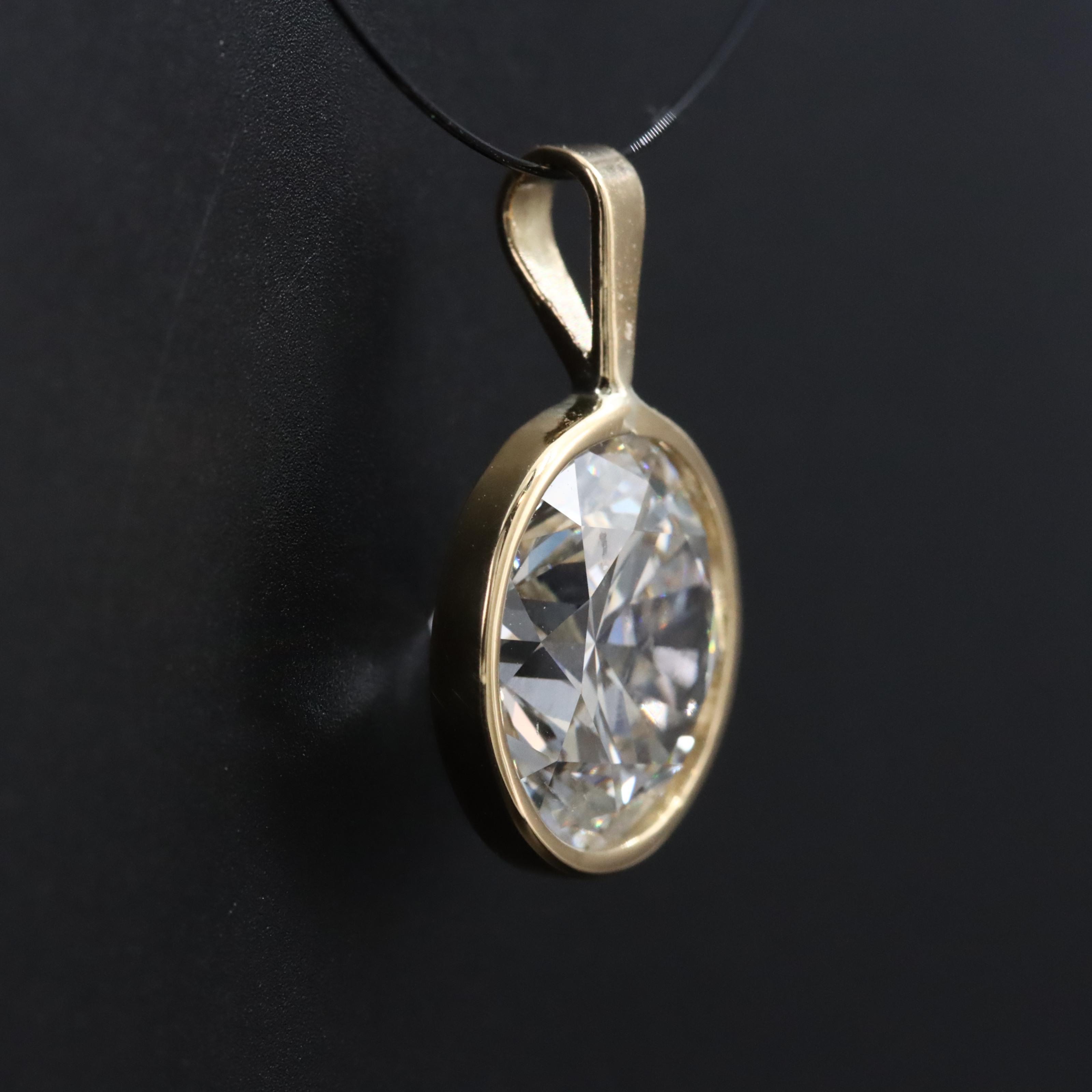 18K 2.50 CT Lab Grown Diamond Pendant with IGI Report
