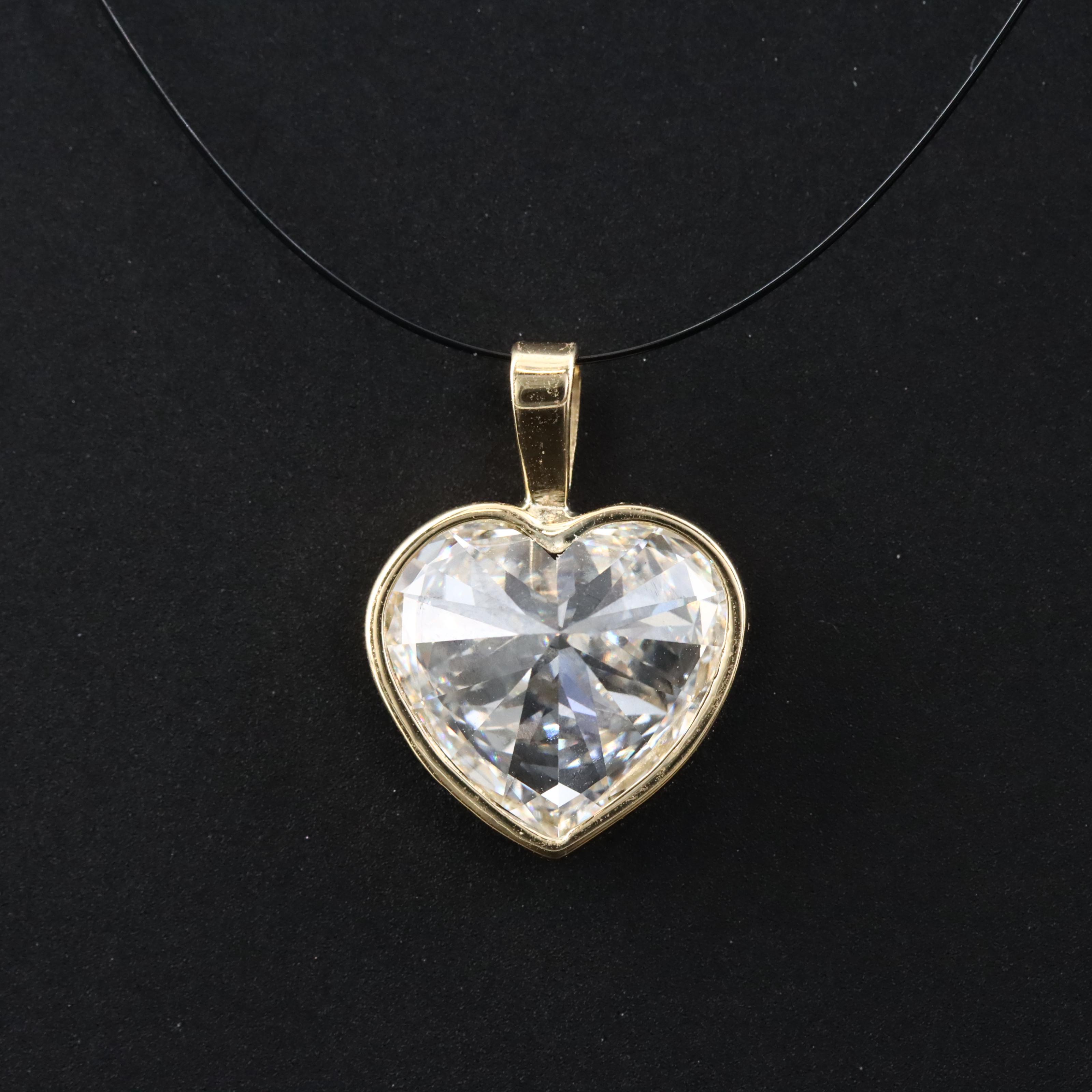 18K 3.05 CT Lab Grown Diamond Pendant with IGI Report