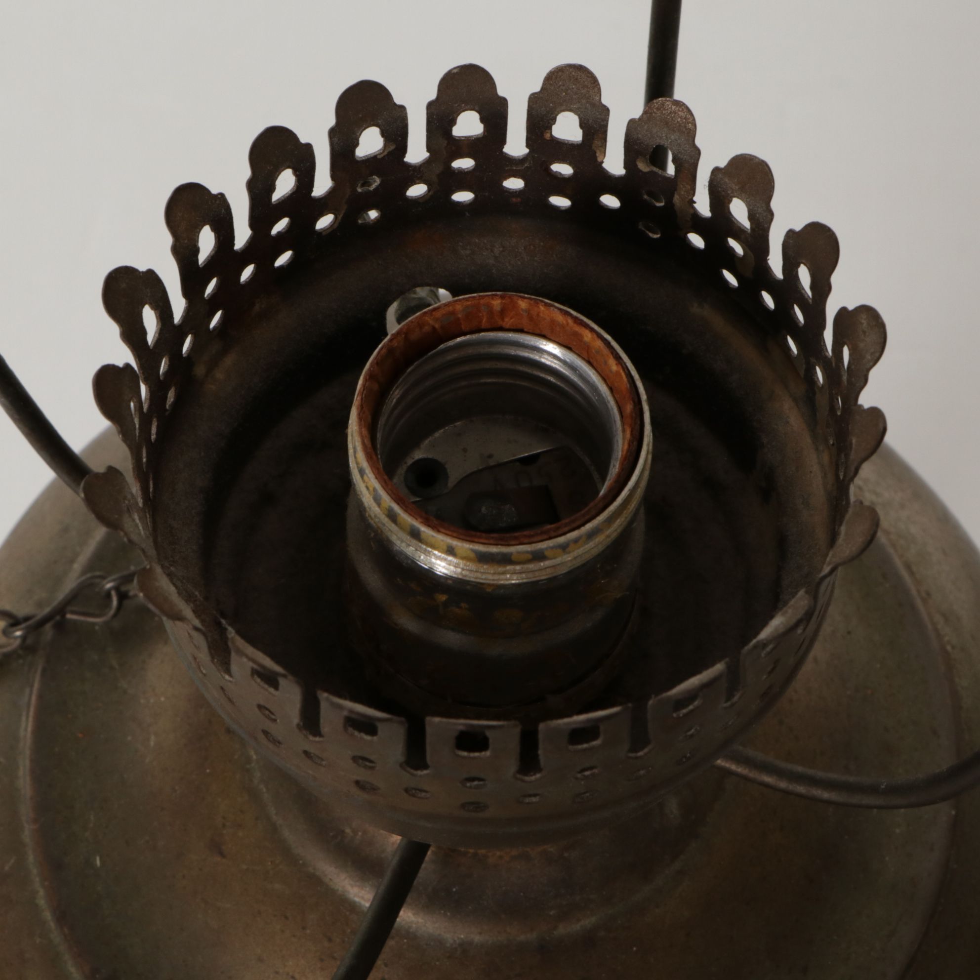 Bronzed Metal Parlor Oil Lamp with Yellow Ribbed Shade, Adapted 20th Century