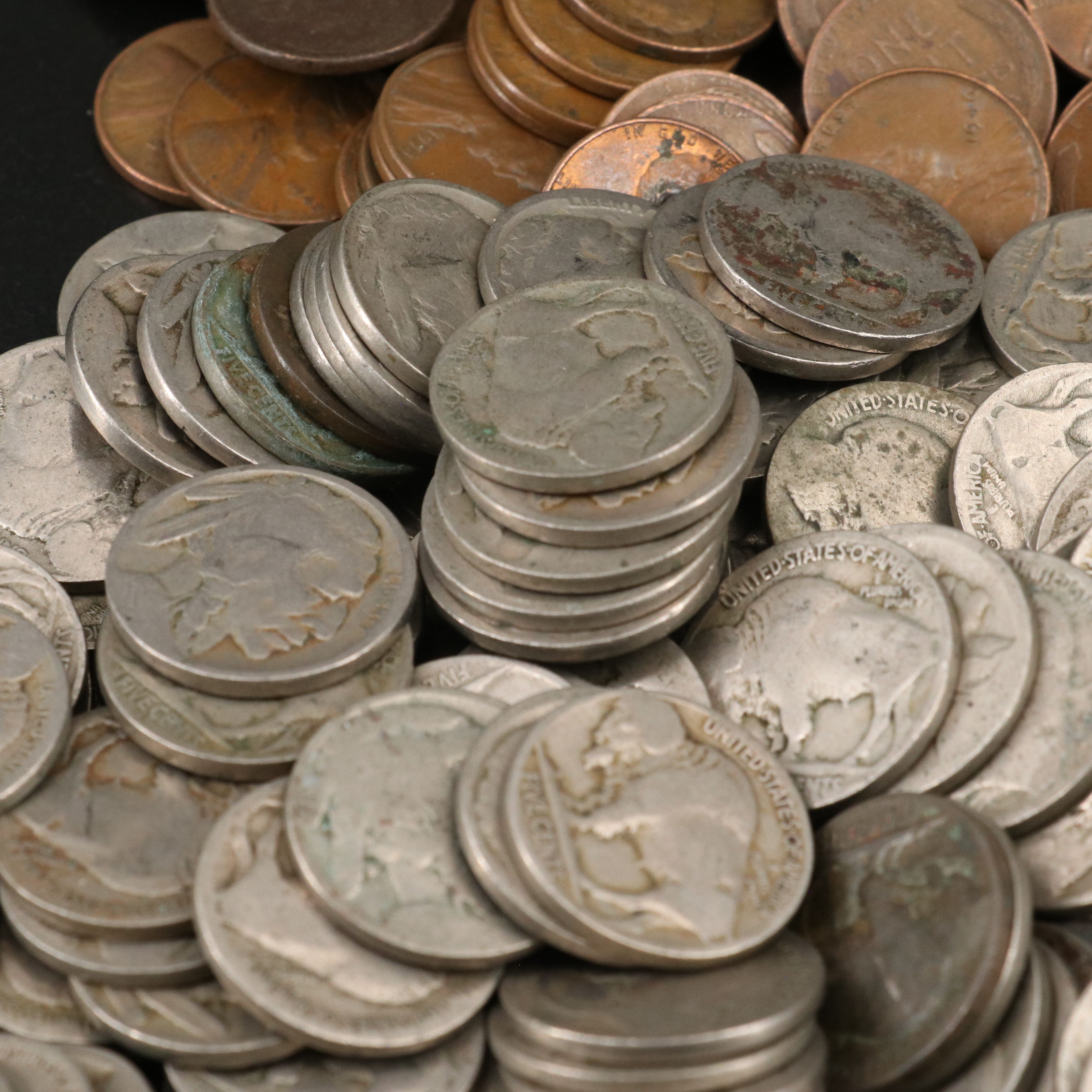 Collection of 850 Wheat Cents and Buffalo Nickels