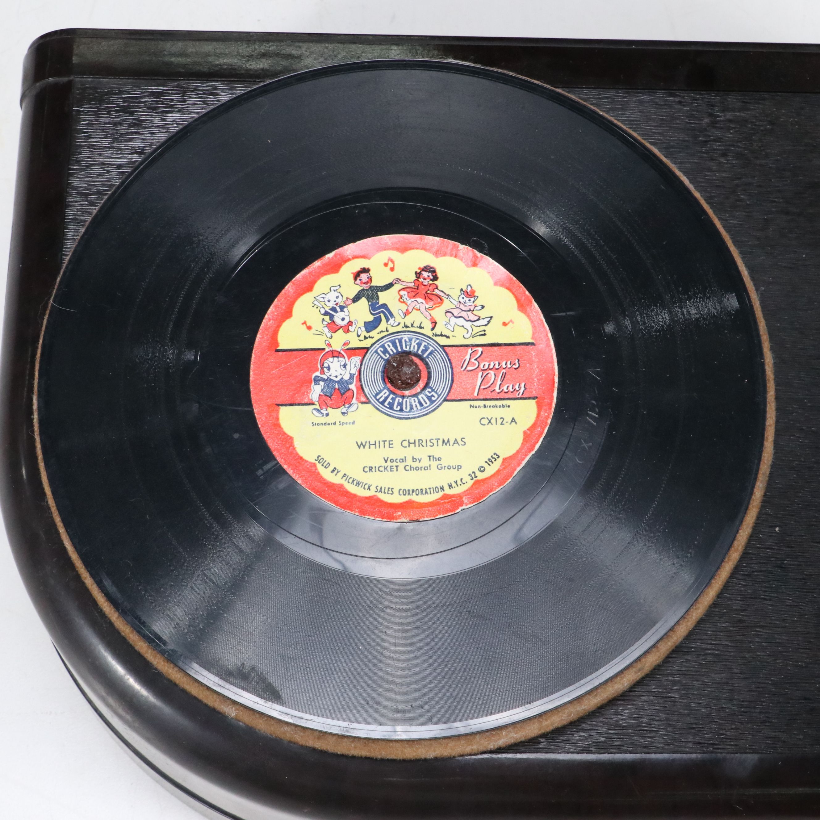 RCA Victrola VA-21 Two-Tube Wireless Record Player with Record Single, 1940s