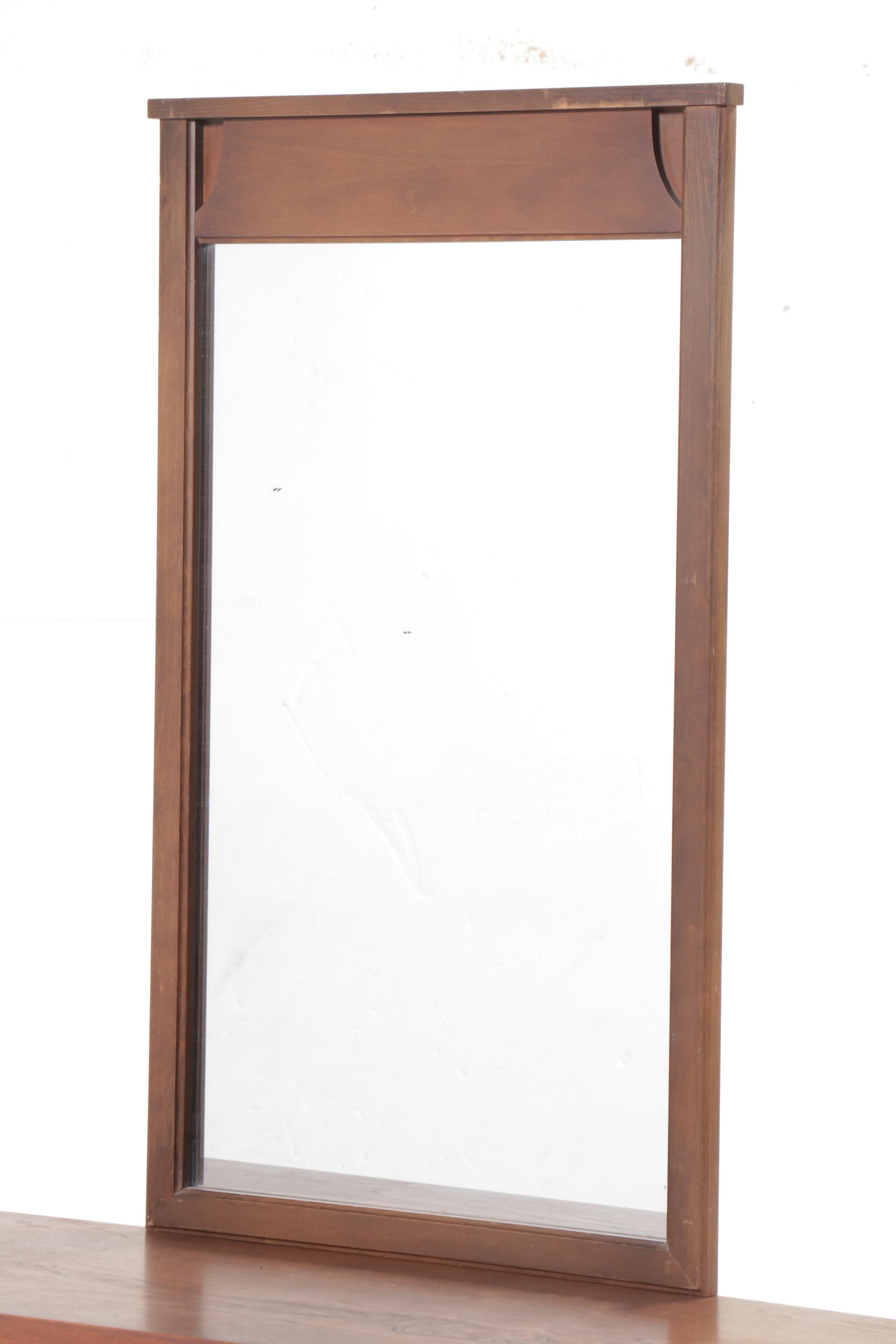 Mid Century Modern Style Dresser, Mid to Late 20th Century