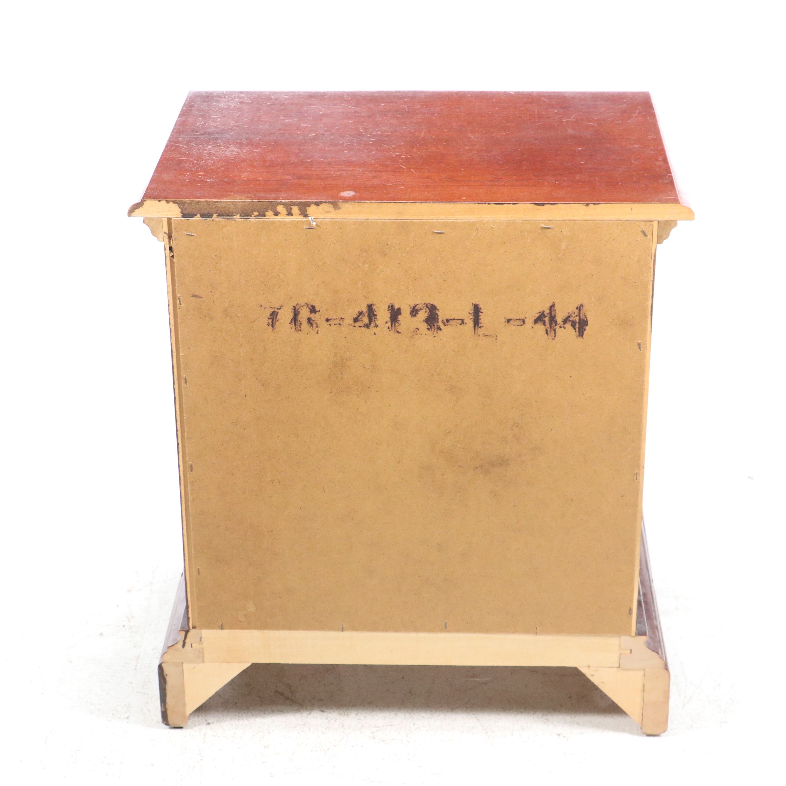 Bassett Queen Anne Style Mahogany End Table