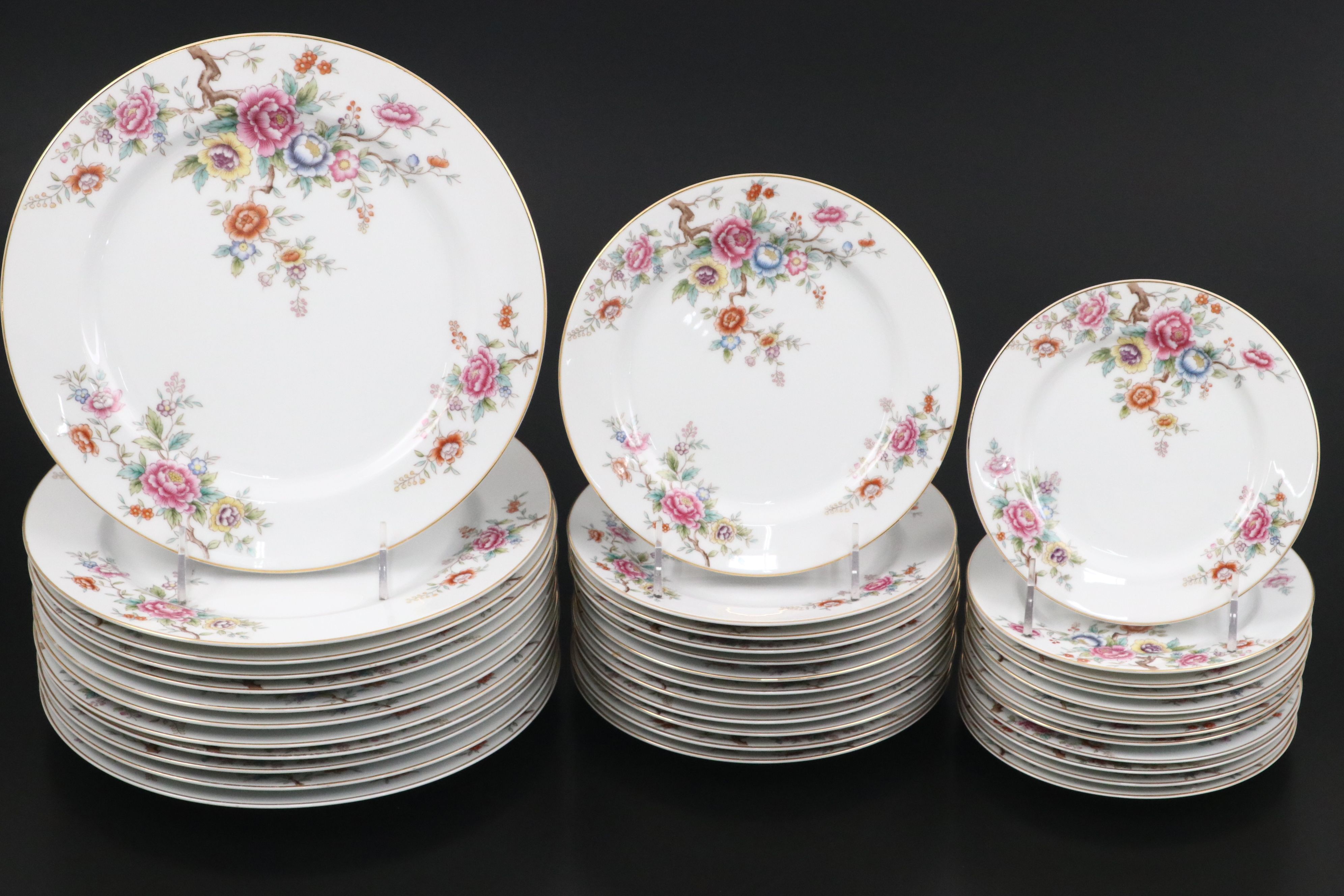 Noritake Floral and Gilt Porcelain Dinnerware Collection