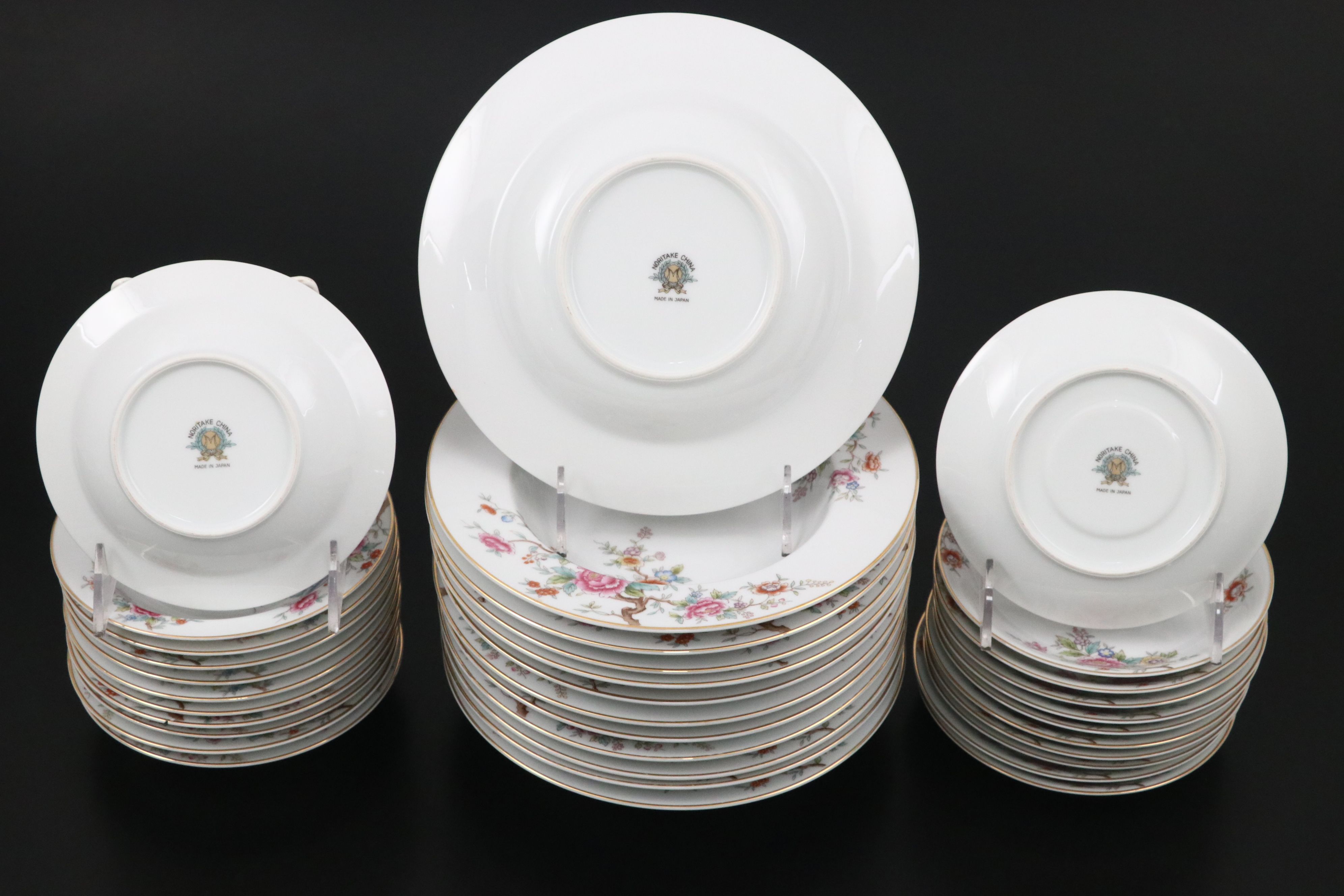 Noritake Floral and Gilt Porcelain Dinnerware Collection
