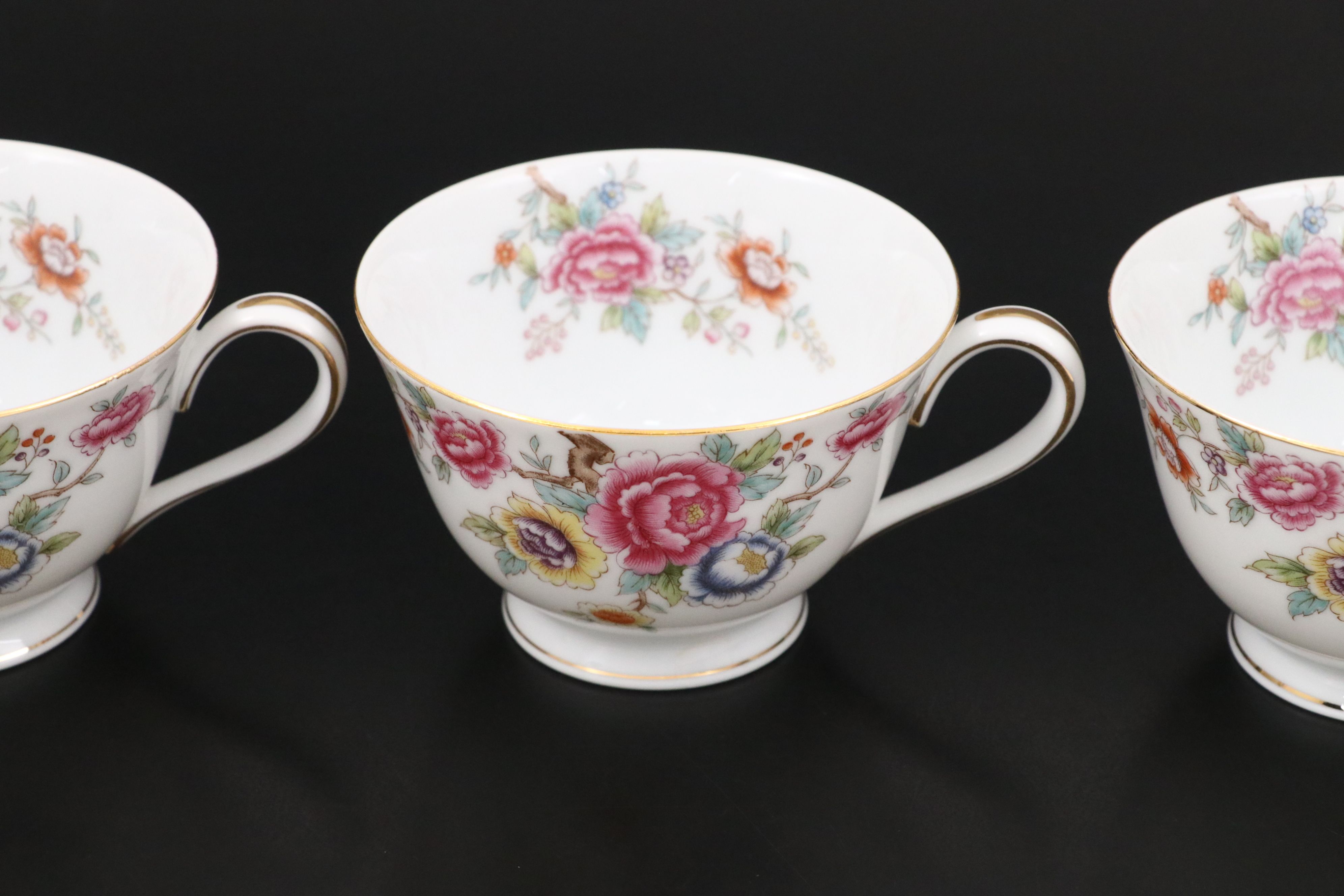 Noritake Floral and Gilt Porcelain Dinnerware Collection