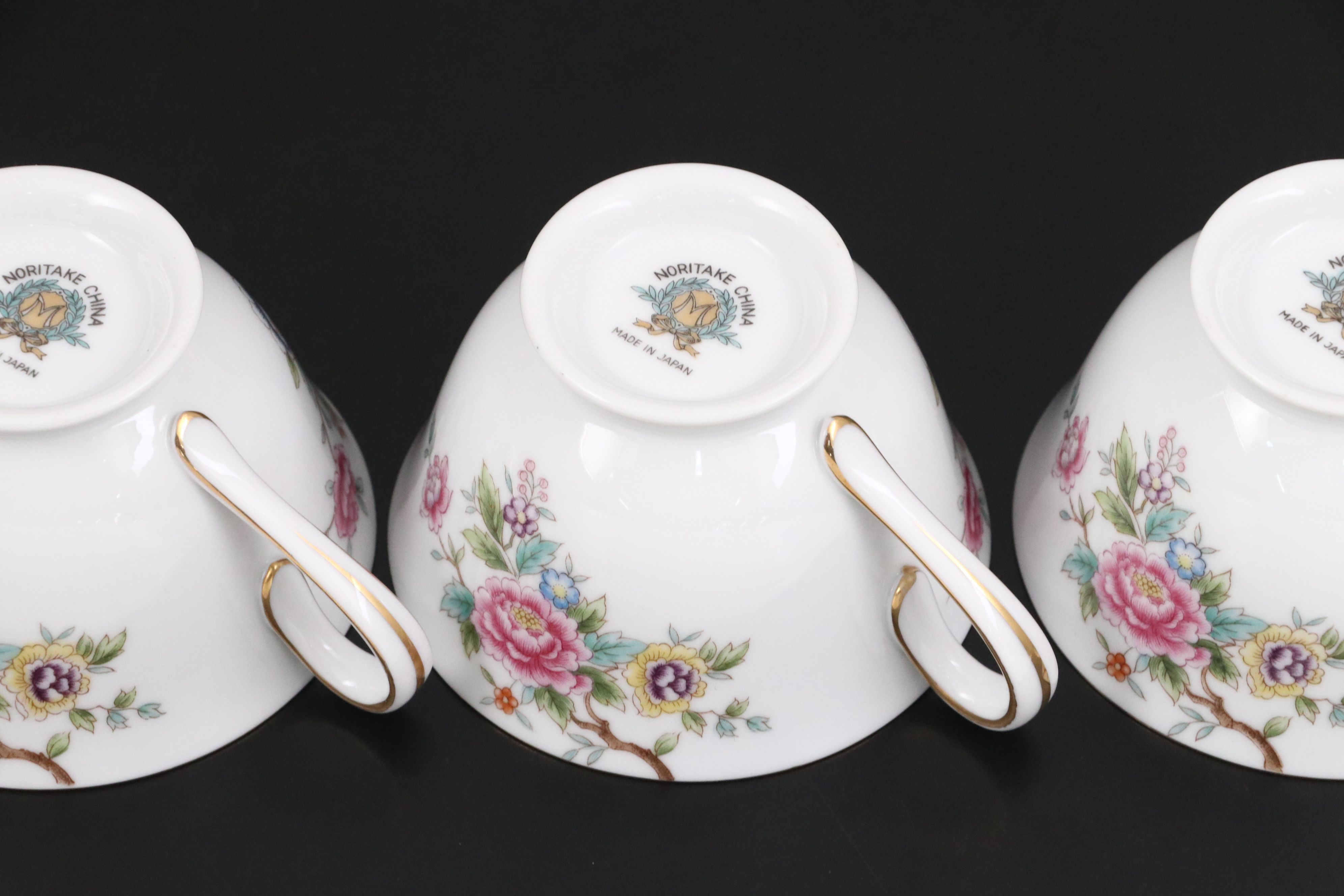 Noritake Floral and Gilt Porcelain Dinnerware Collection