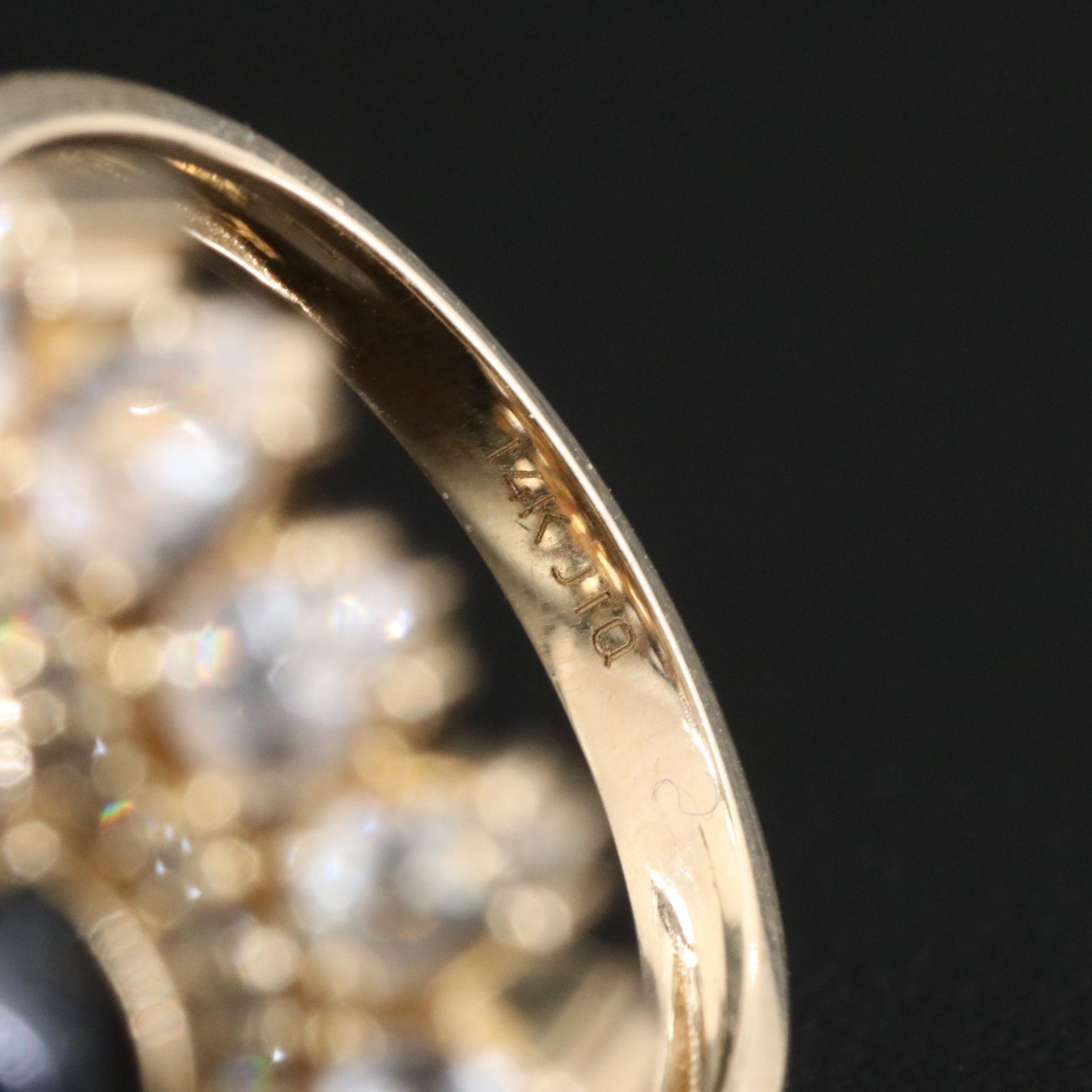 14K 9.41 CT Sapphire, Diamond, and White Sapphire Ring with IGI Jewelry Report