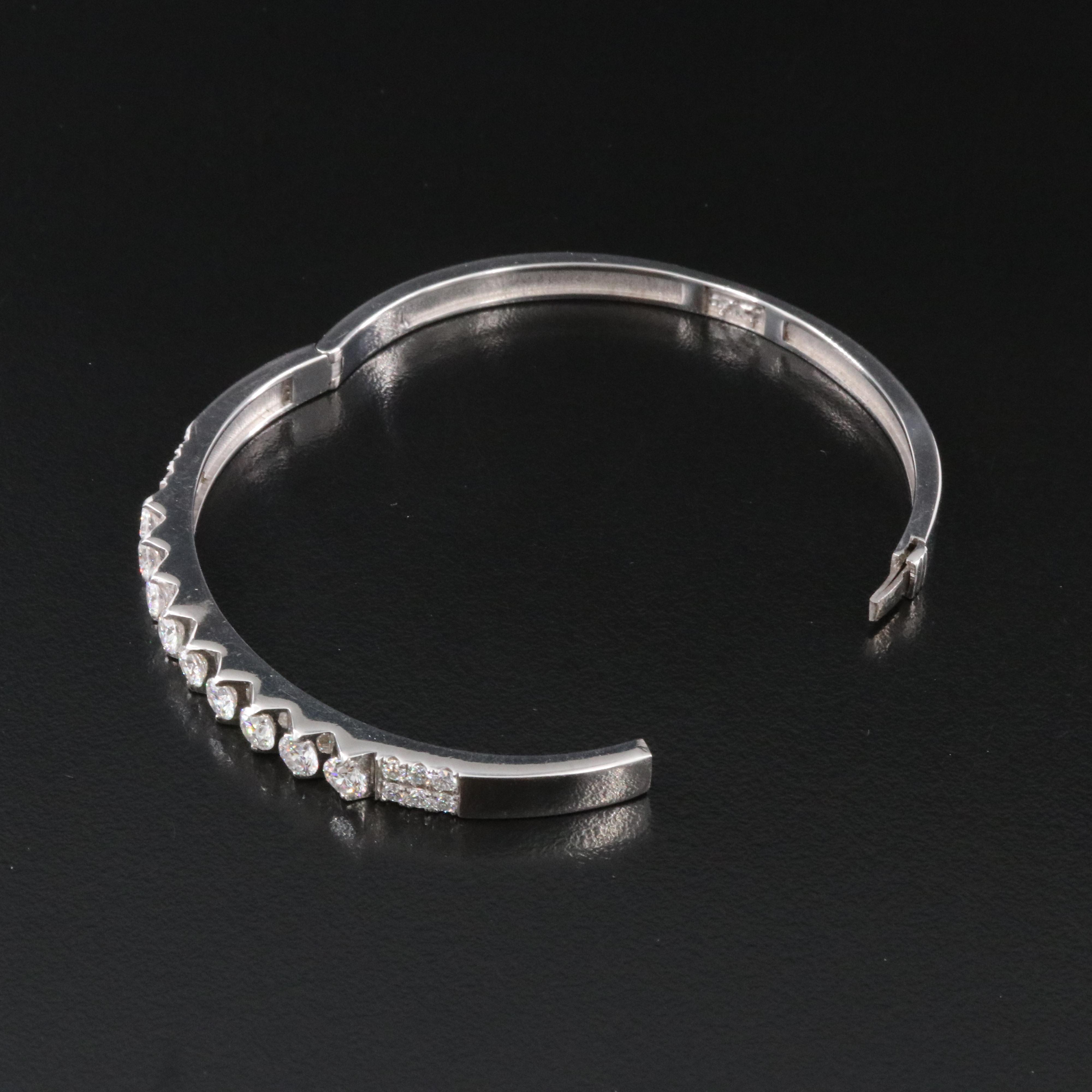 10K 3.01 CTW Lab Grown Diamond Hinged Bangle Bracelet