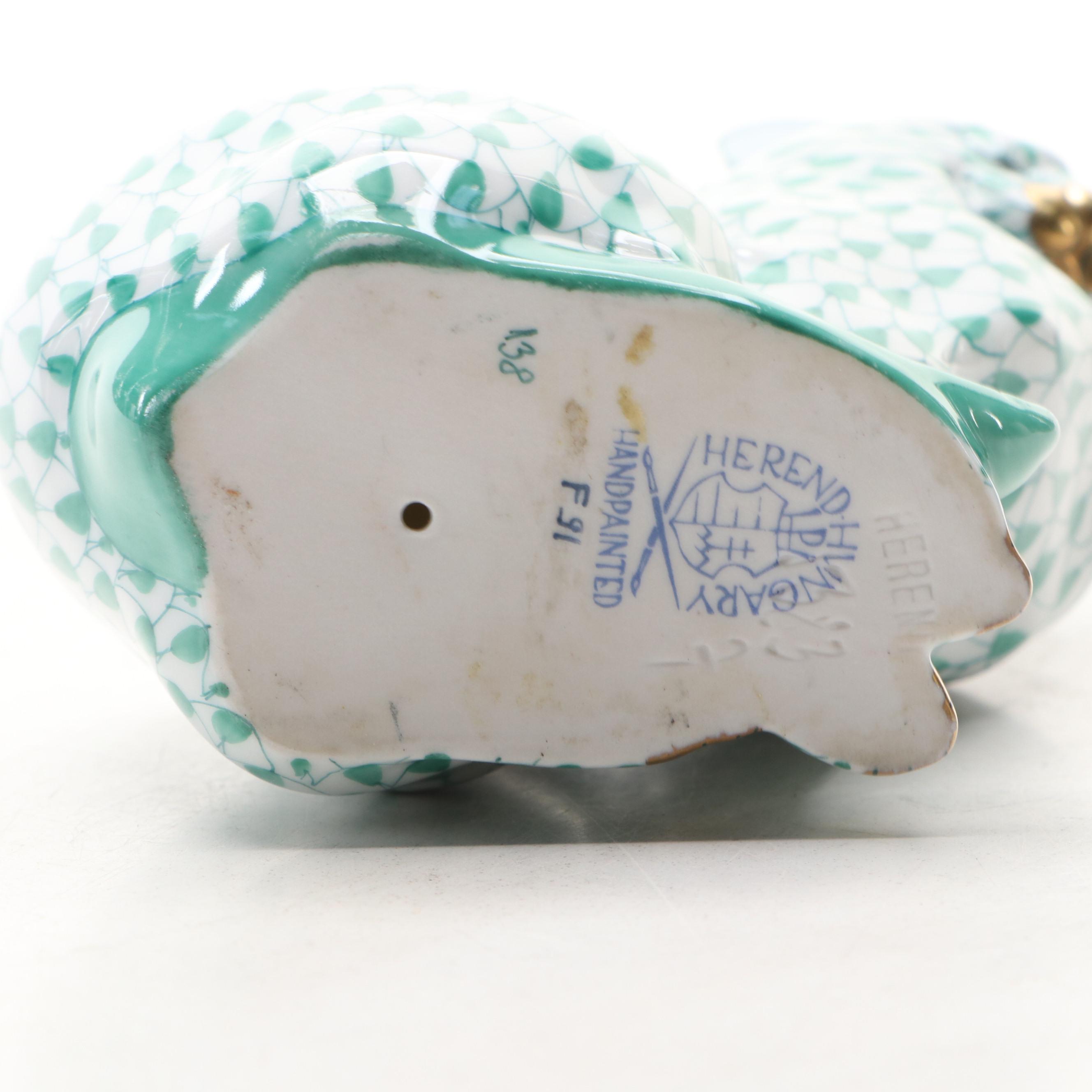 Herend Green Fishnet with Gold "Cat Sitting" Porcelain Figurine, June 1991