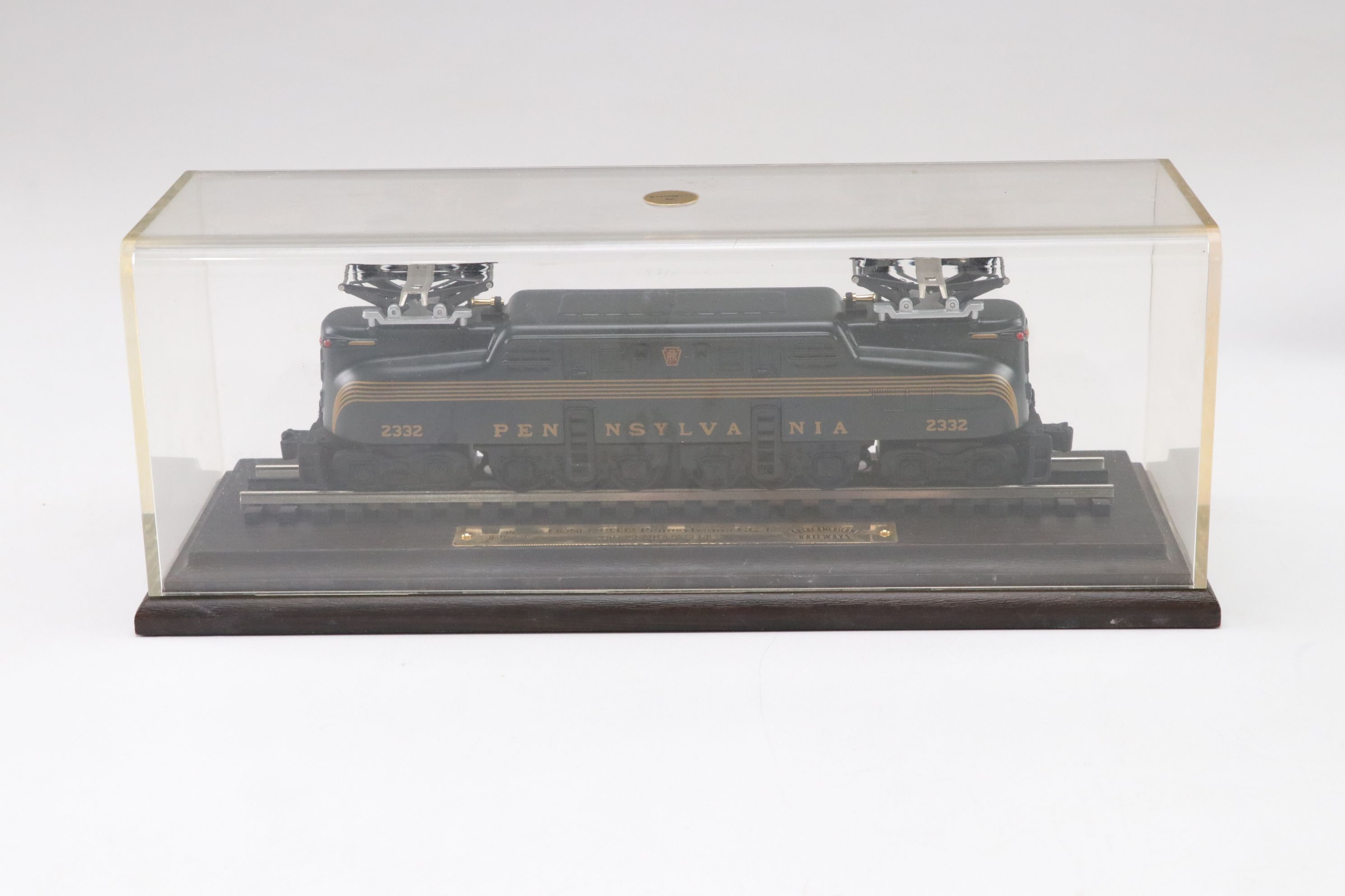 Hallmark Mounted HO Scale Lionel Pennsylvania GG-1 Locomotive with HO Scale Cars