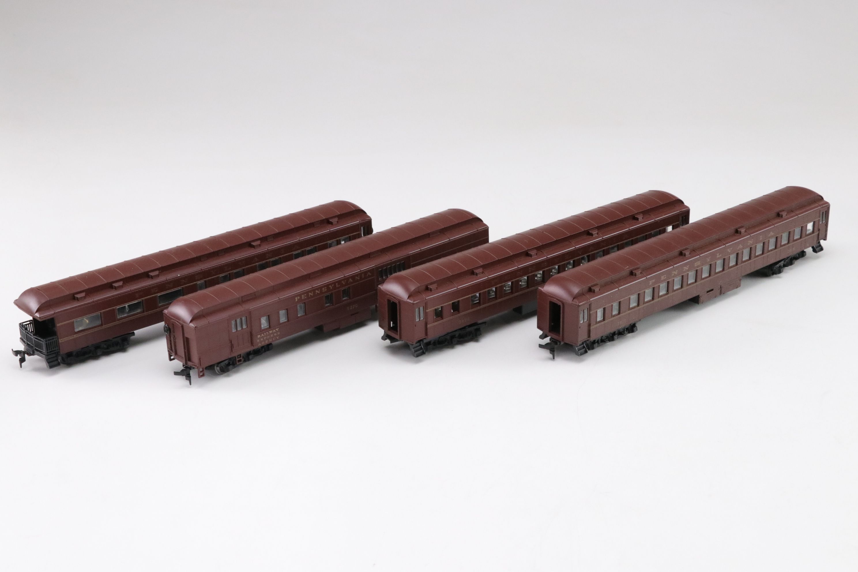 Hallmark Mounted HO Scale Lionel Pennsylvania GG-1 Locomotive with HO Scale Cars