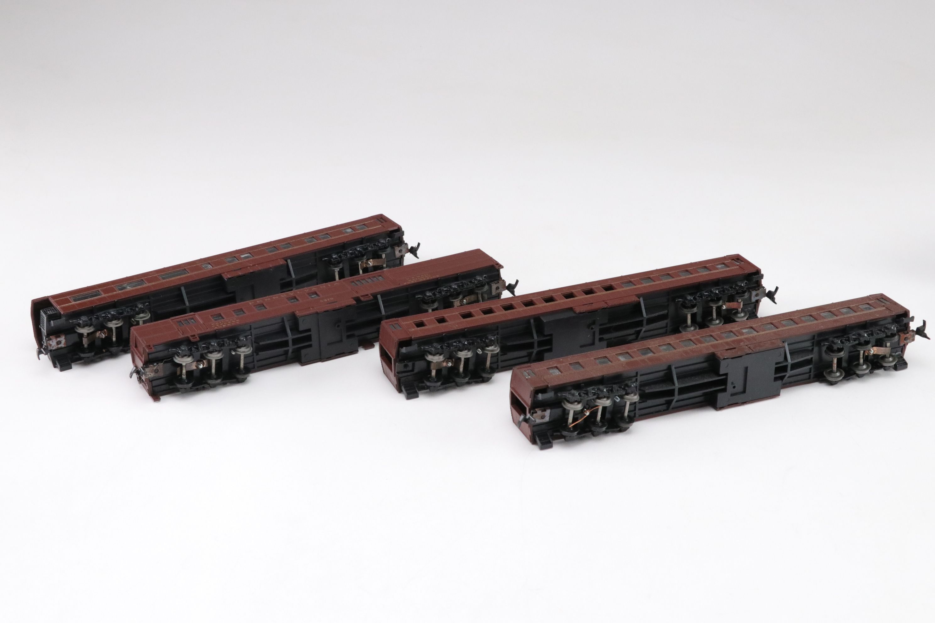 Hallmark Mounted HO Scale Lionel Pennsylvania GG-1 Locomotive with HO Scale Cars