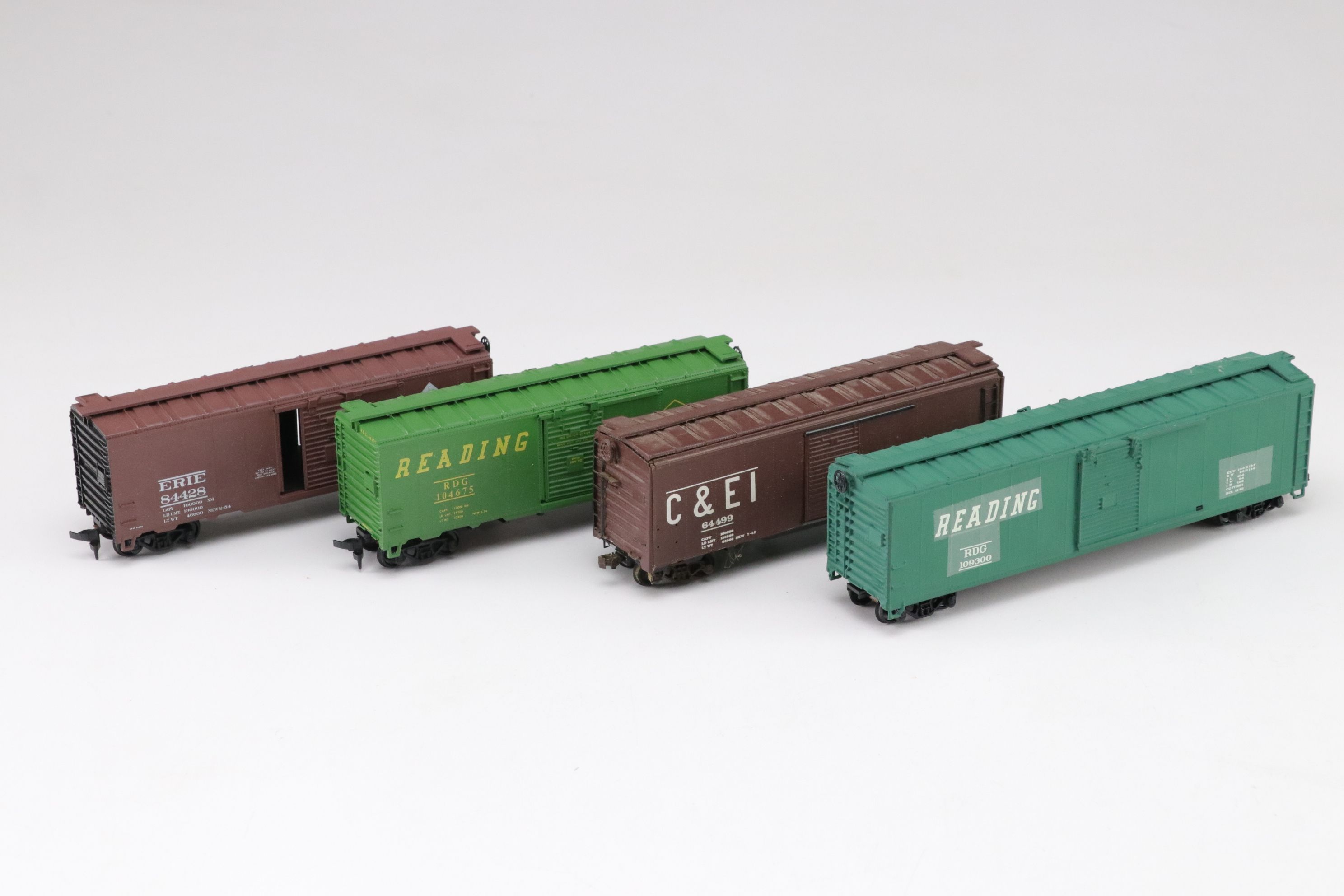 Hallmark Mounted HO Scale Lionel Pennsylvania GG-1 Locomotive with HO Scale Cars