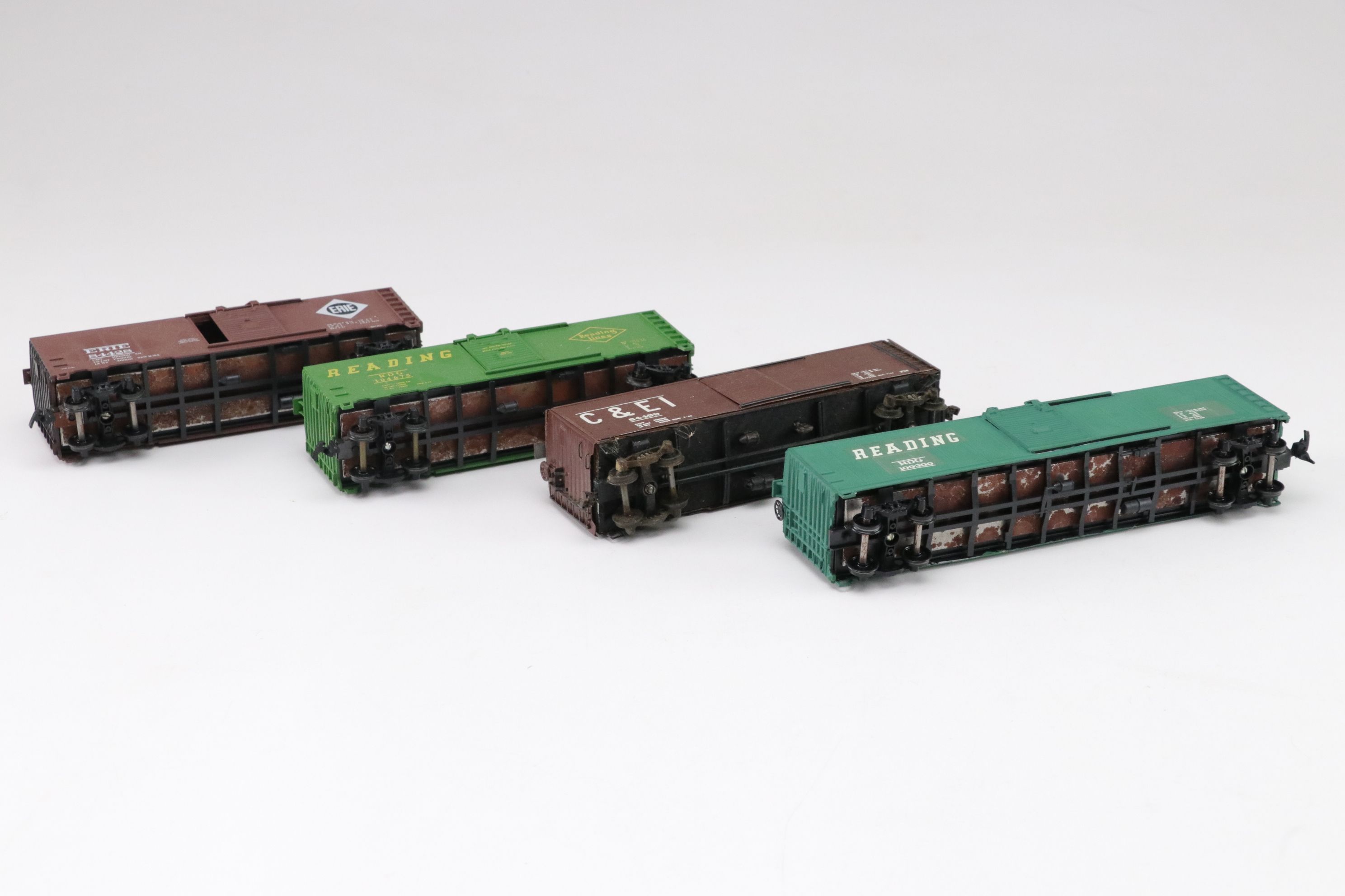 Hallmark Mounted HO Scale Lionel Pennsylvania GG-1 Locomotive with HO Scale Cars