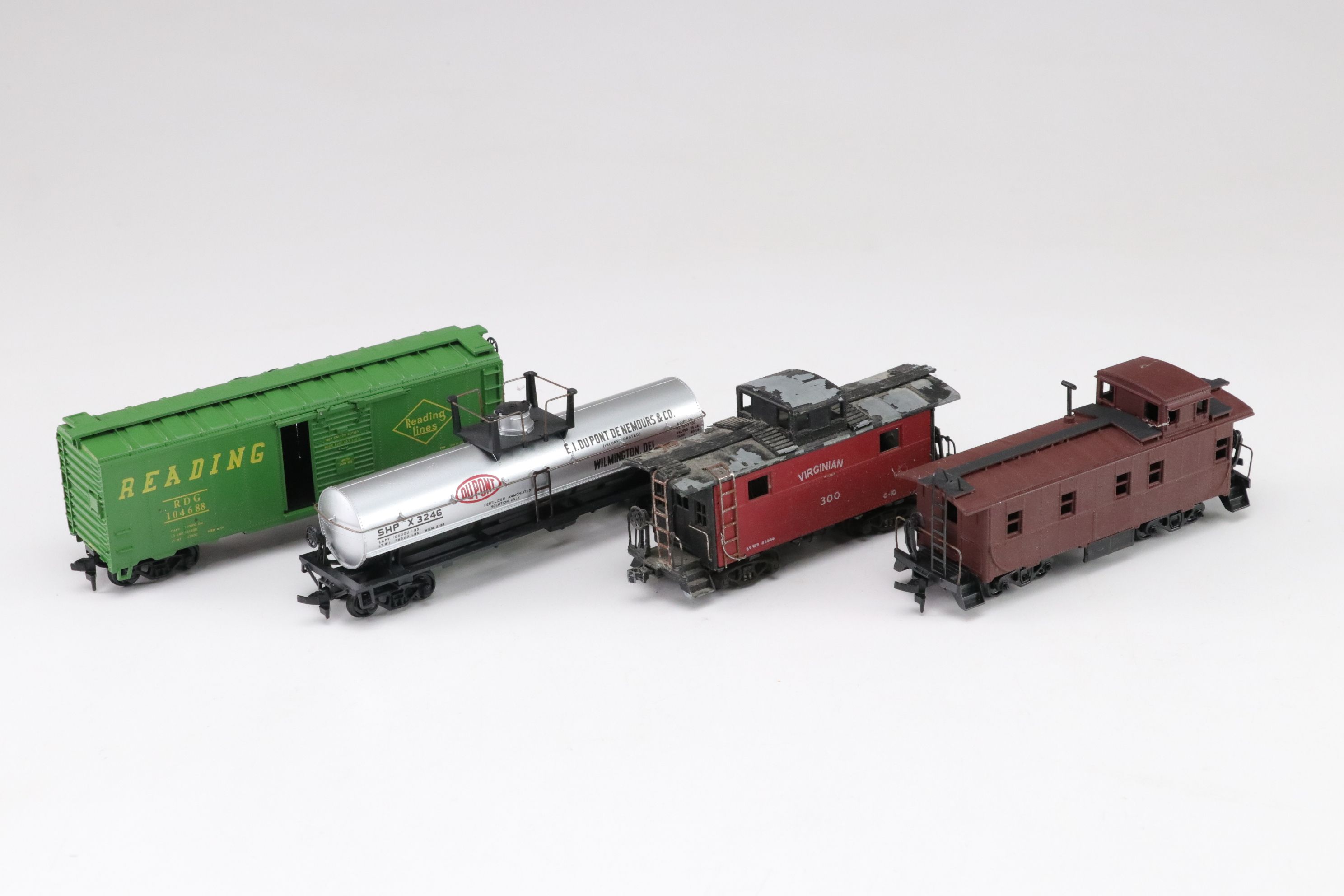 Hallmark Mounted HO Scale Lionel Pennsylvania GG-1 Locomotive with HO Scale Cars