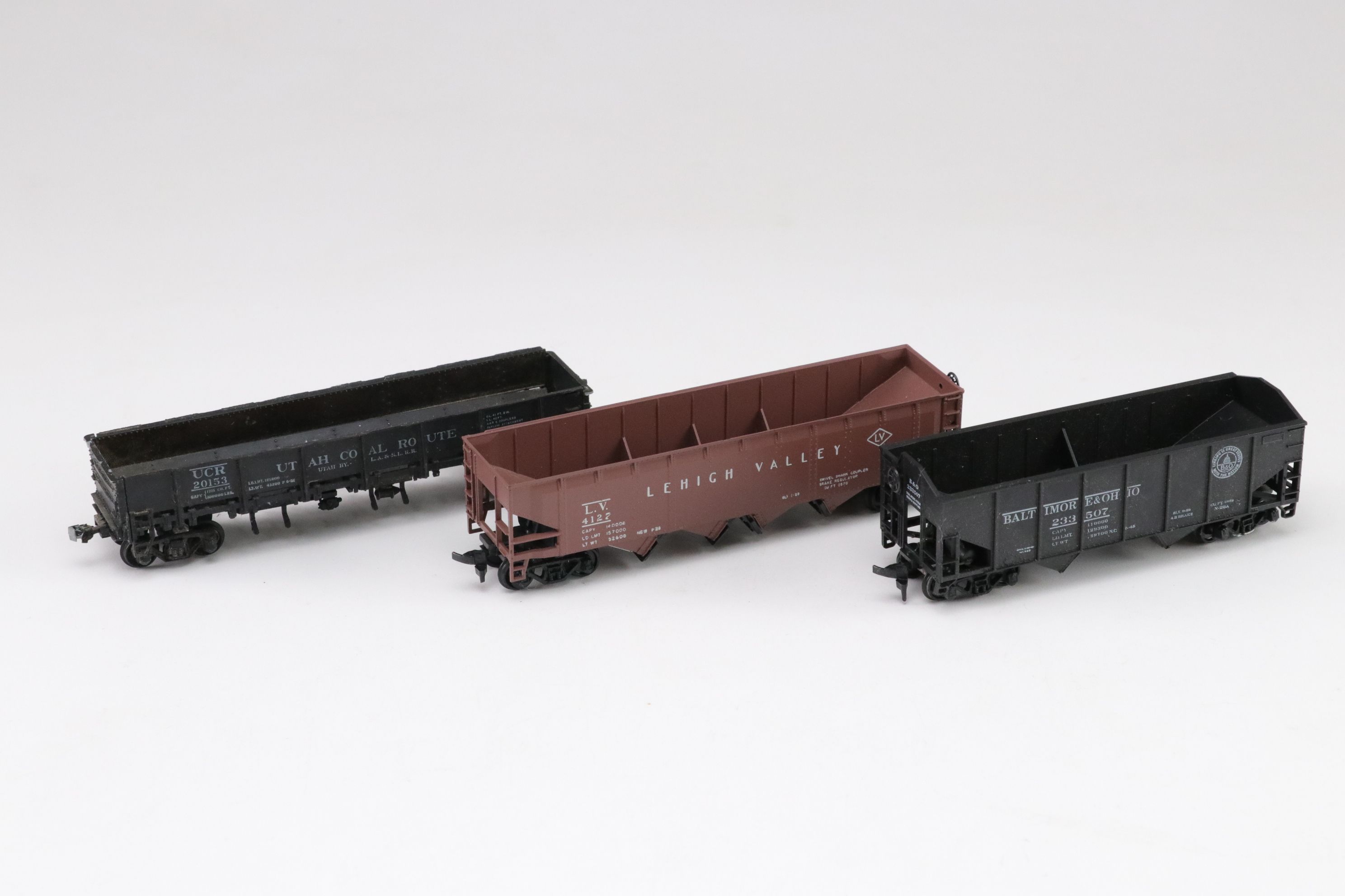 Hallmark Mounted HO Scale Lionel Pennsylvania GG-1 Locomotive with HO Scale Cars