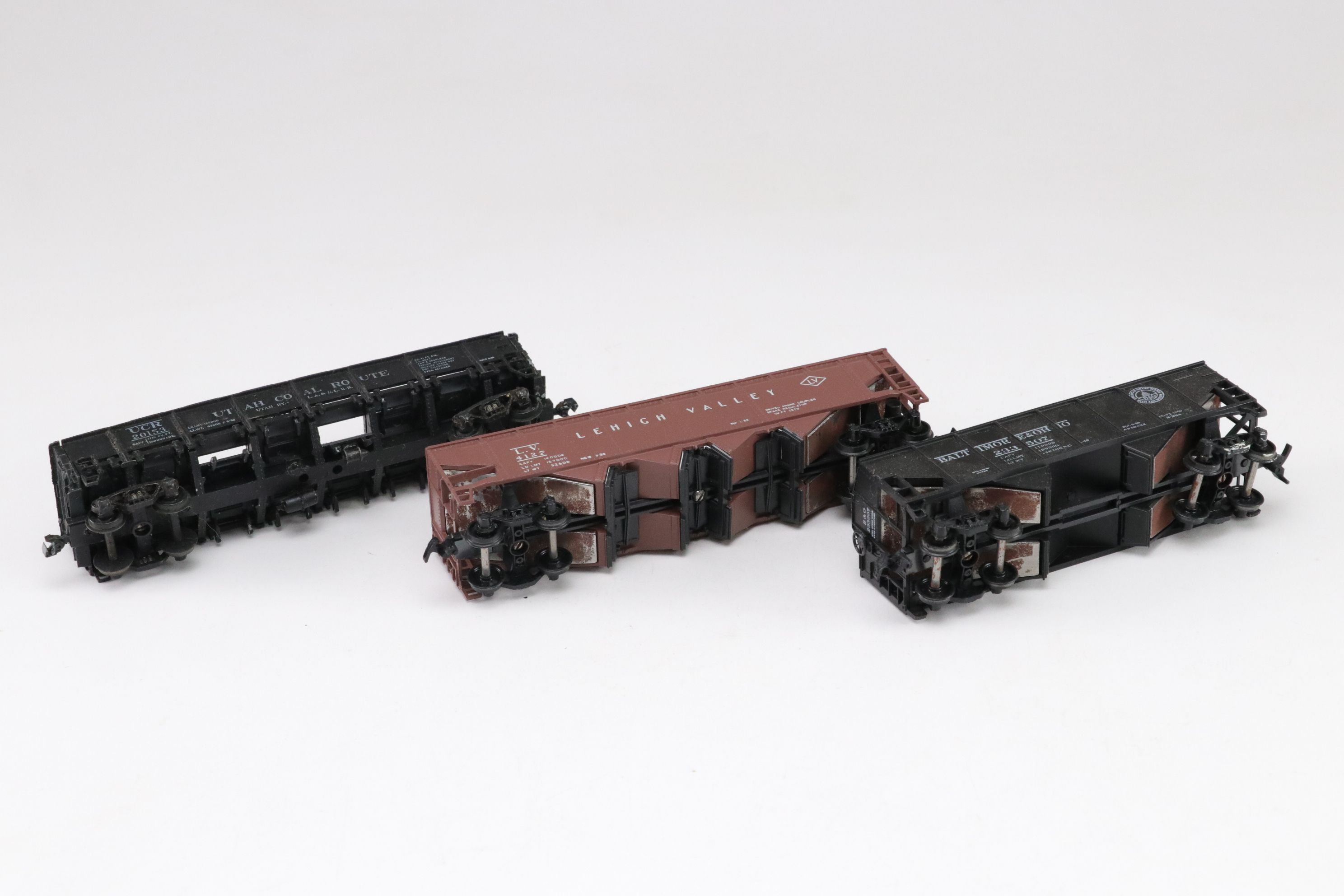 Hallmark Mounted HO Scale Lionel Pennsylvania GG-1 Locomotive with HO Scale Cars